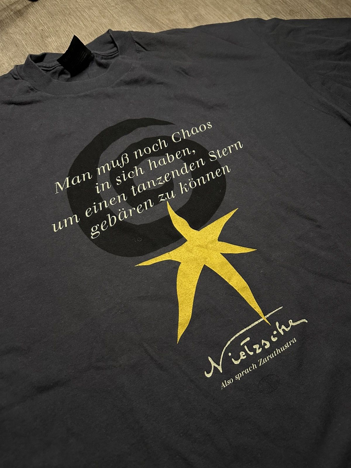 Vintage T-shirt made in Italy Parole Di Nietzsche spiral star Size US XL / EU 56 / 4 - 6 Thumbnail