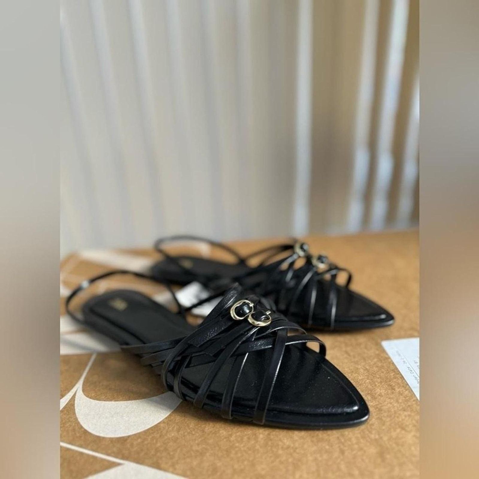 Zara Flat sandals with thin crossed straps - Size 75 or 38 Size US 7.5 / IT 37.5 - 3 Thumbnail