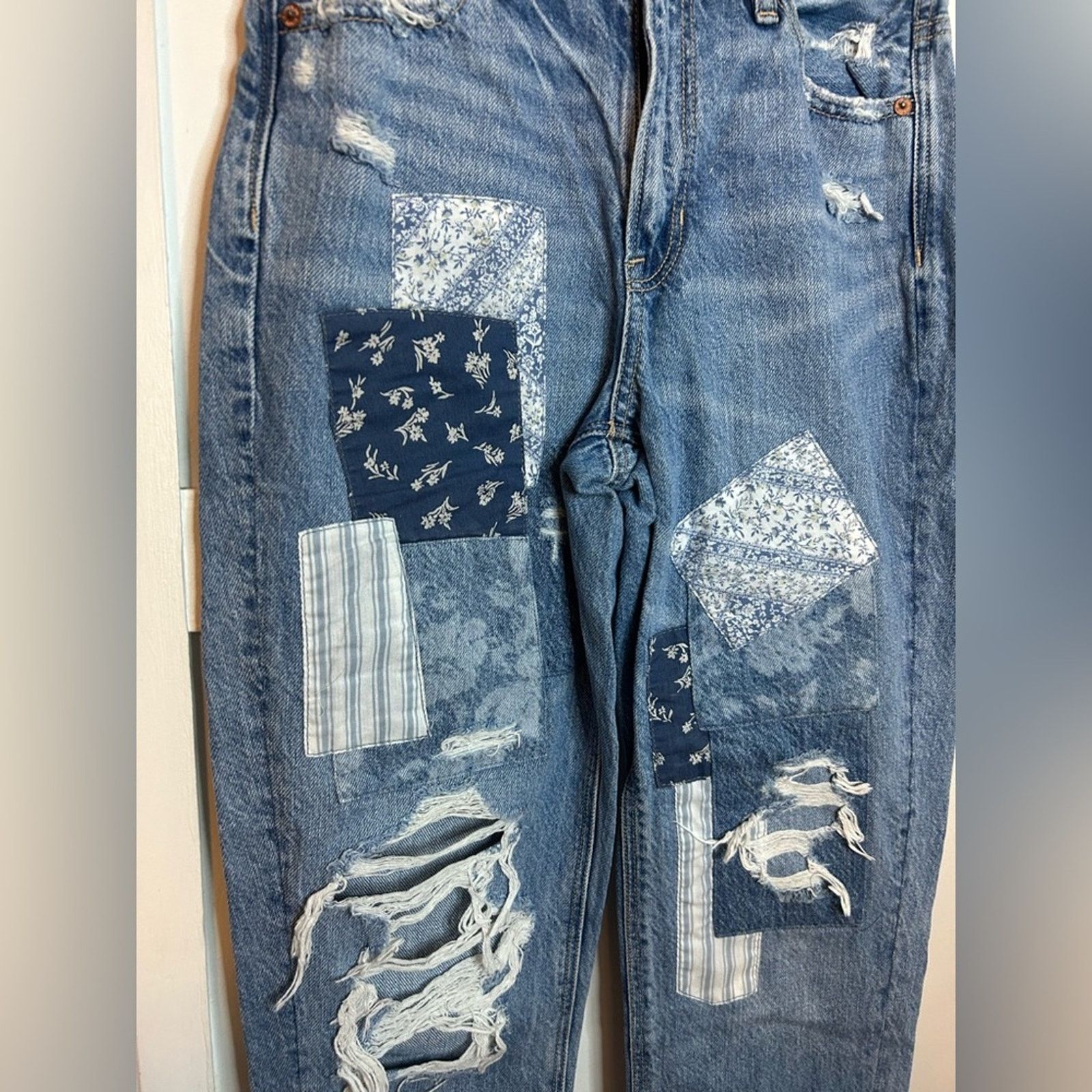 American Eagle Outfitters American Eagle Distressed Blue Patchwork Mom Straight Jeans Size 24" / US 00 / IT 34 - 6 Thumbnail