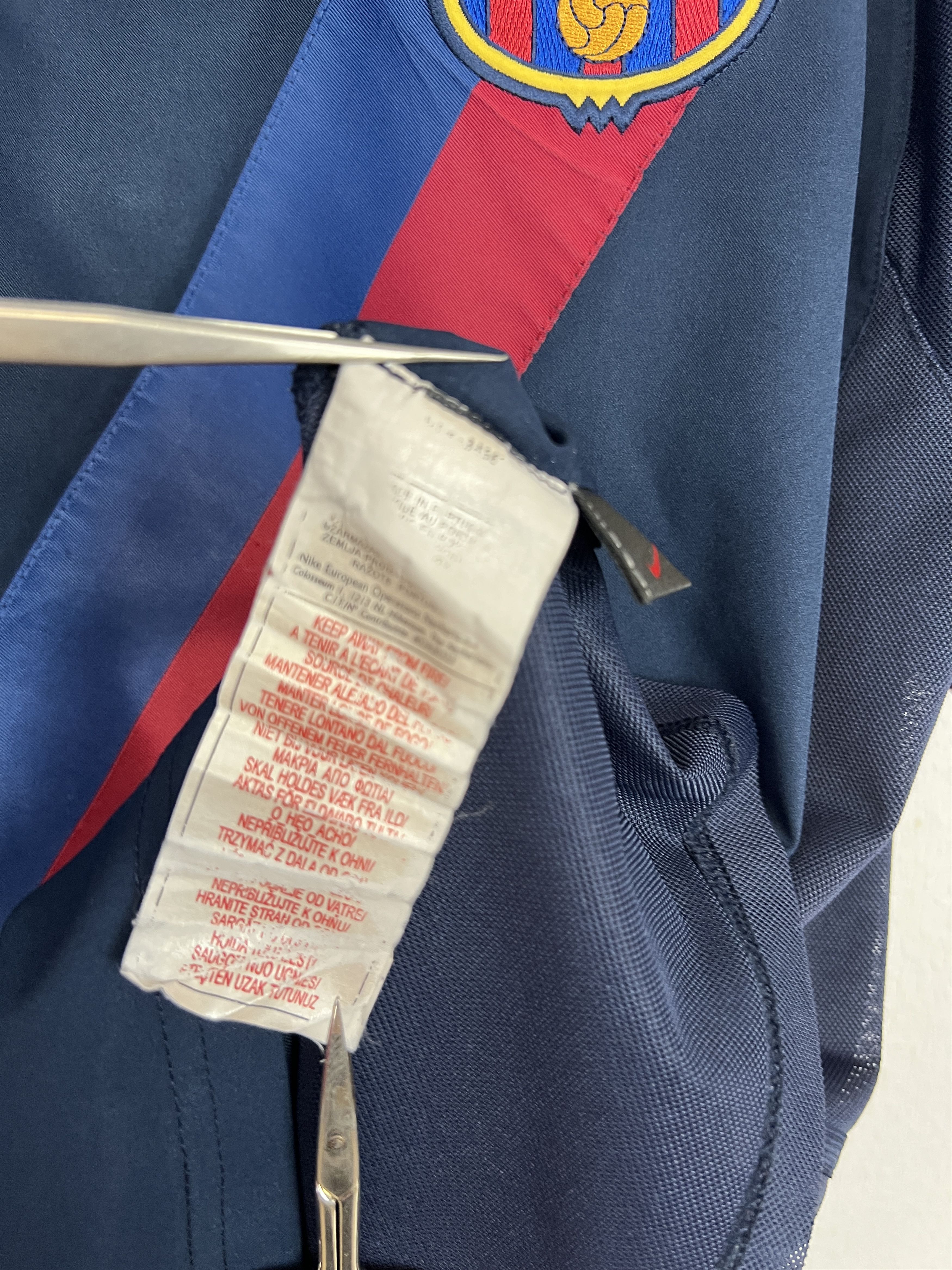 Nike Barcelona football shirt 2002 Soccer Nike Jersey Tee Hype Size US L / EU 52-54 / 3 - 8 Thumbnail