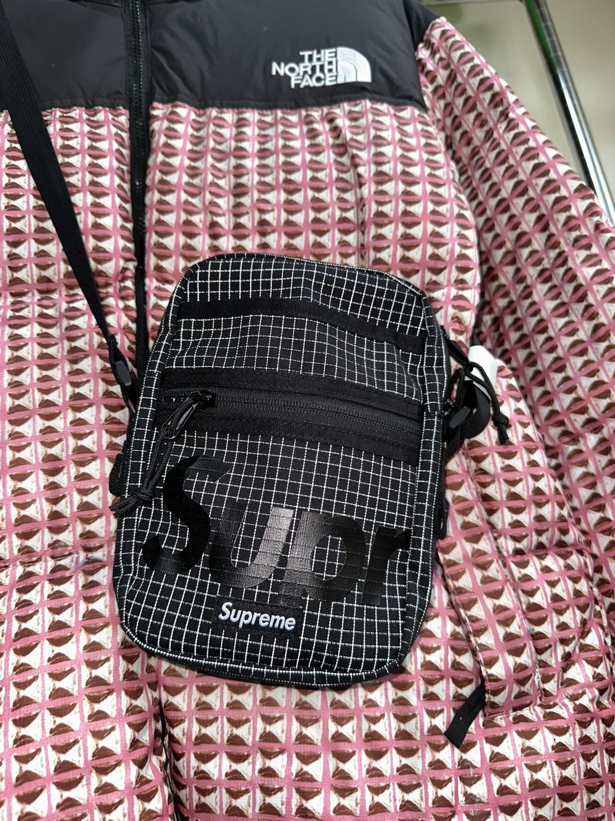 バッグ Supreme Shoulder Bag Black 22FW Supreme Shoulder Bag Ss 20 | Grailed