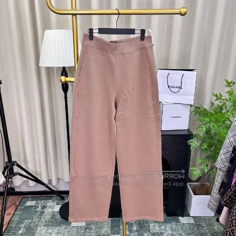 Max Mara MaxMara Casual Pants in Light Brown . Size 22" - 1 Thumbnail