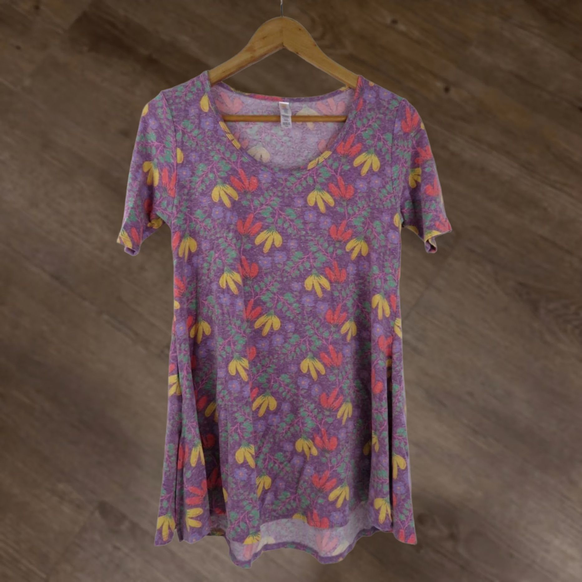 Vintage LuLaRoe Women's Perfect T Shirt Top Tee Floral Purple Pink Green 2XS Size XXS / US 00 / IT 34 - 1 Thumbnail