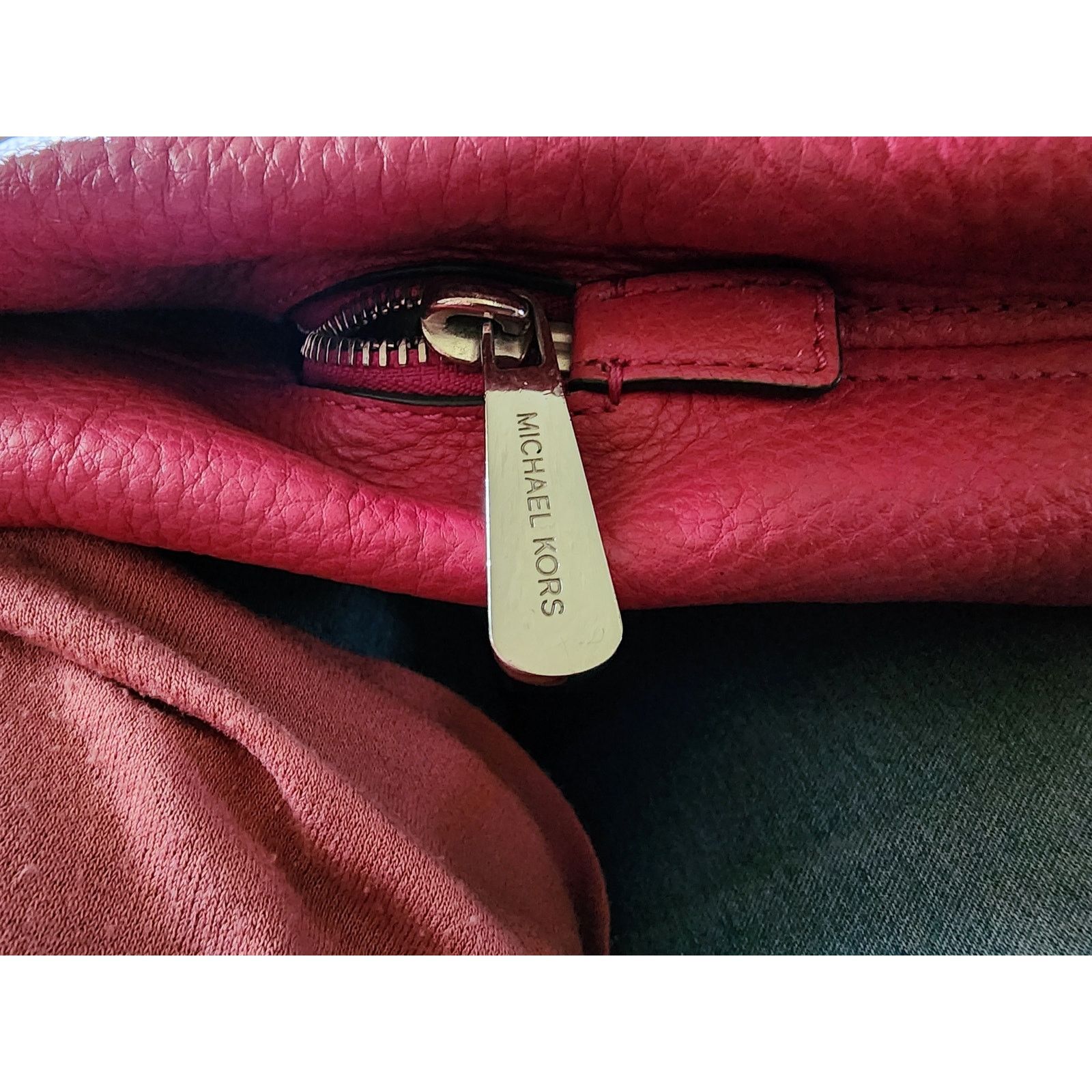 Michael Kors Michael Kors fushia pebbled leather shoulder bag. Size ONE SIZE - 12 Thumbnail