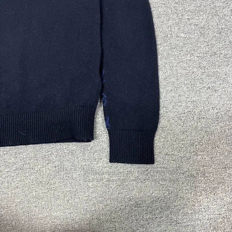 Louis Vuitton Louis Vuitton Cashmere sweater with full print on the back Size US XS / EU 42 / 0 - 4 Thumbnail