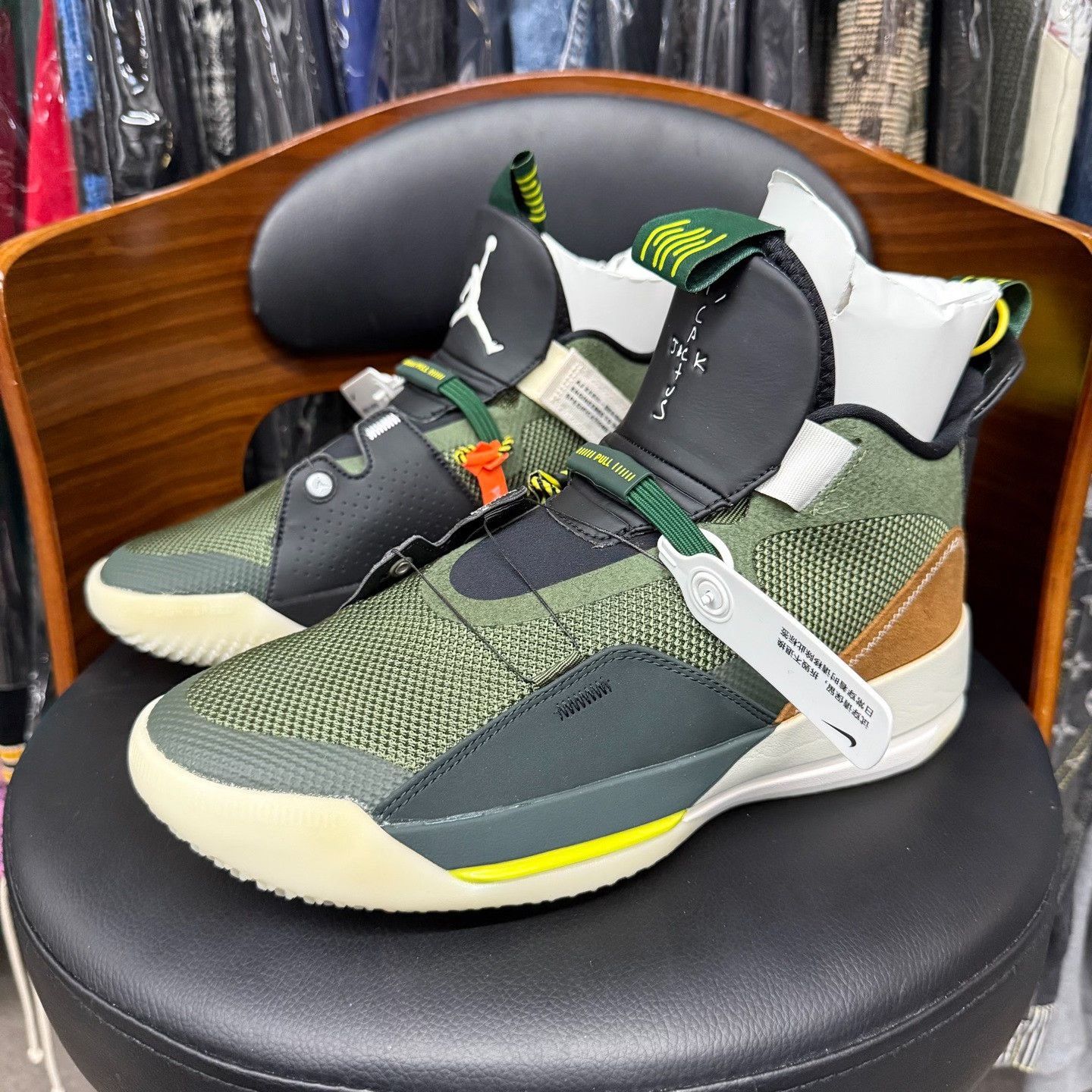 Nike Nike AJ33 Collab Green Lowtop Sneakers 33 Men Size US 5 / EU 37 - 1 Thumbnail
