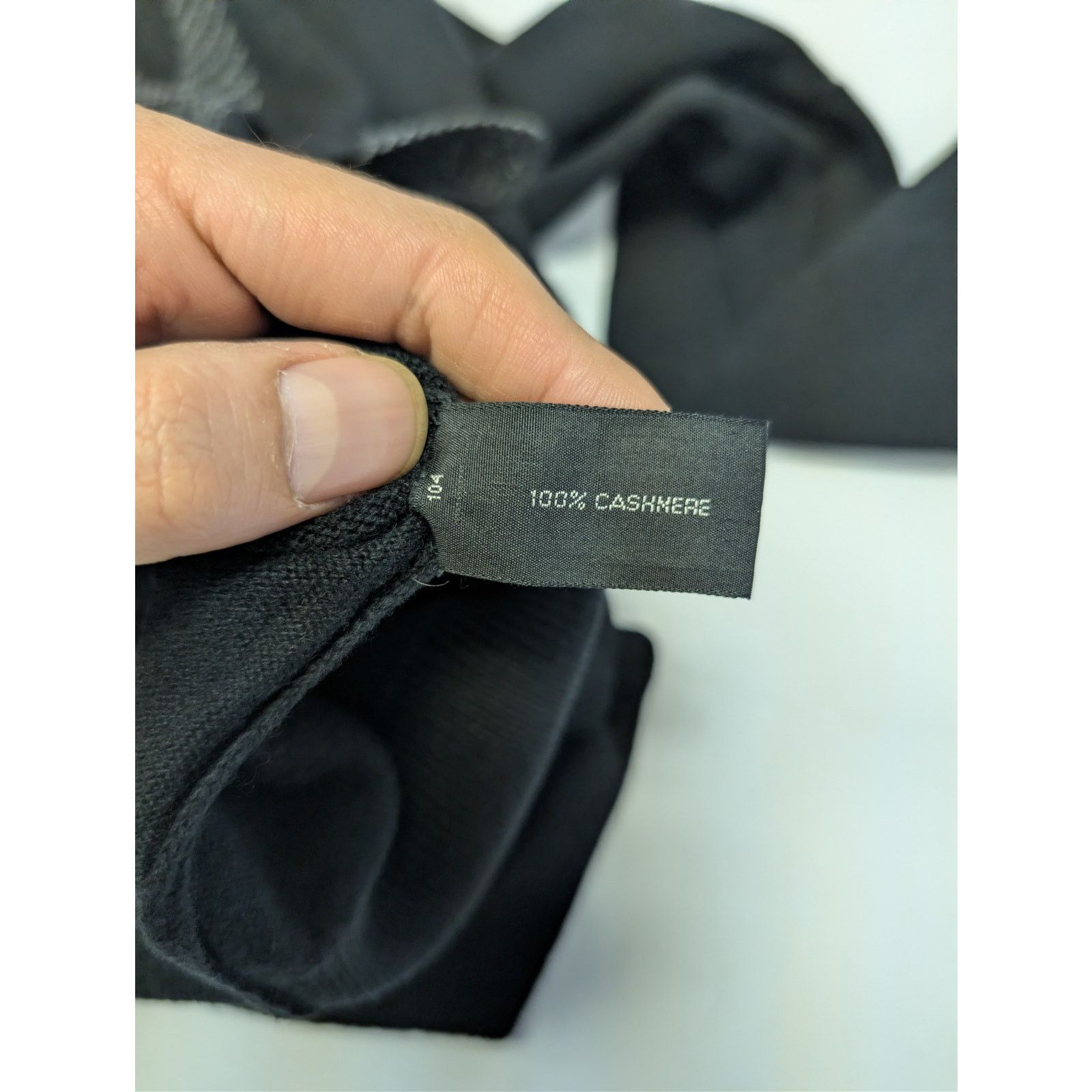 Tom Ford o1rshd1 Knitwear V-Neck Cardigan Sweater in Black Size US M / EU 48-50 / 2 - 19 Thumbnail