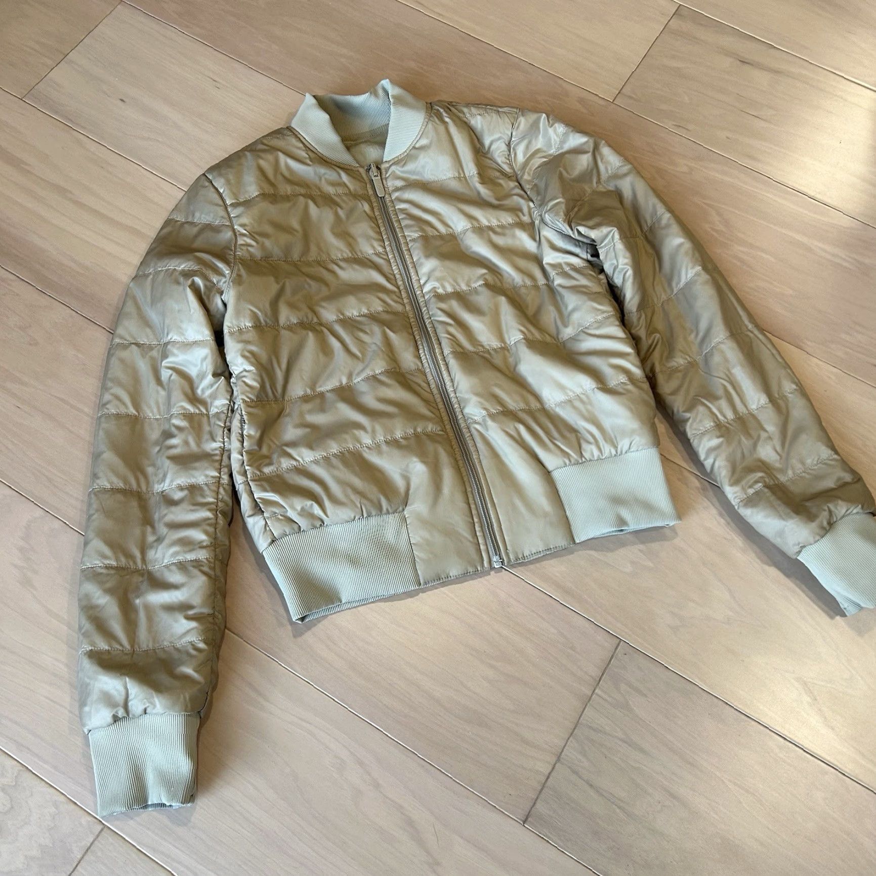 Lululemon VINTAGE Lululemon Non-Stop Bomber Jacket Reversible Quilted Women’s 4 Gold Short Jacket Womens Size S / US 4 / IT 40 - 2 Thumbnail