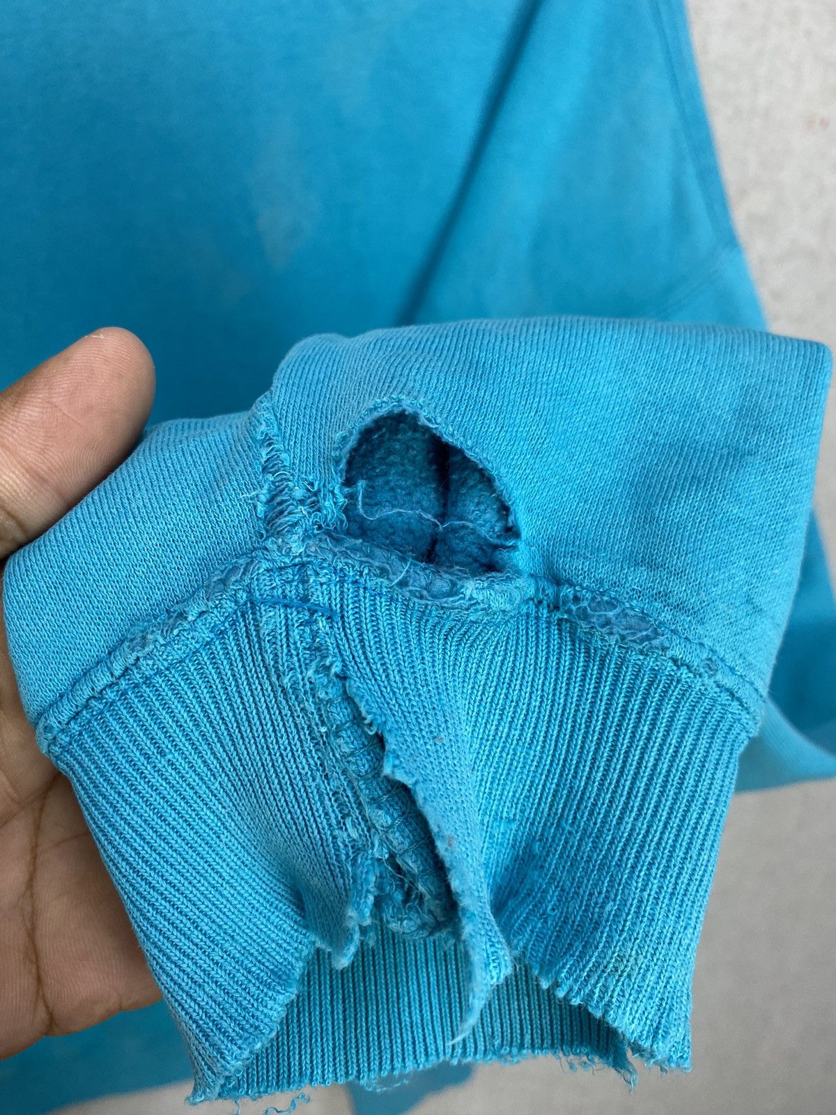 Gap Vintage Gap Plain Distressed Sweatshirt Crewneck Size Medium Size US M / EU 48-50 / 2 - 8 Thumbnail