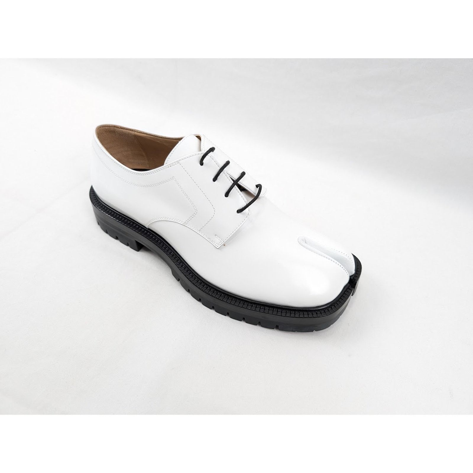 Maison Margiela o1rshd1 Laced Tabi Loafers in White Size US 11 / EU 44 - 3 Thumbnail