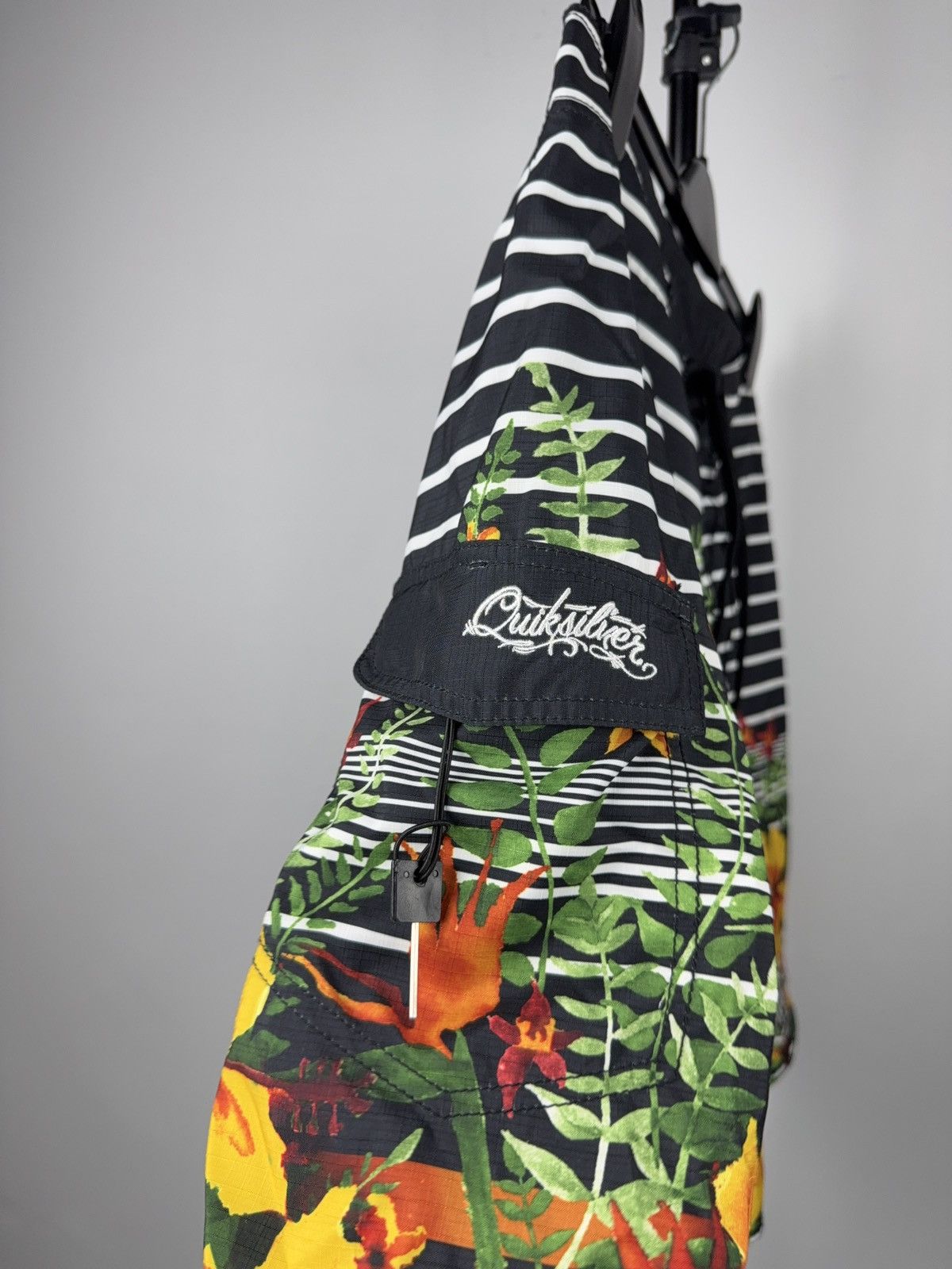Quiksilver 00s Quiksilver Tropical Floral Surf Board Shorts Size 34 Size US 34 / EU 50 - 4 Thumbnail
