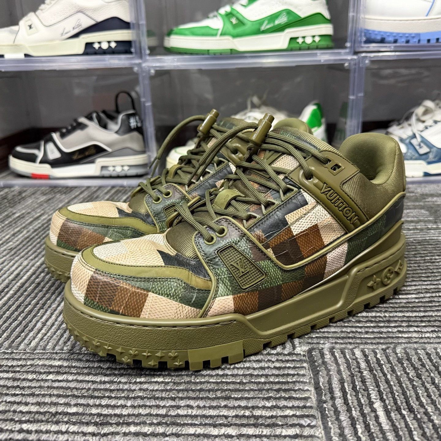 Louis Vuitton Louis Vuitton Training Green Lowtop Sneakers 9 Men Size US 9 / EU 42 - 1 Thumbnail