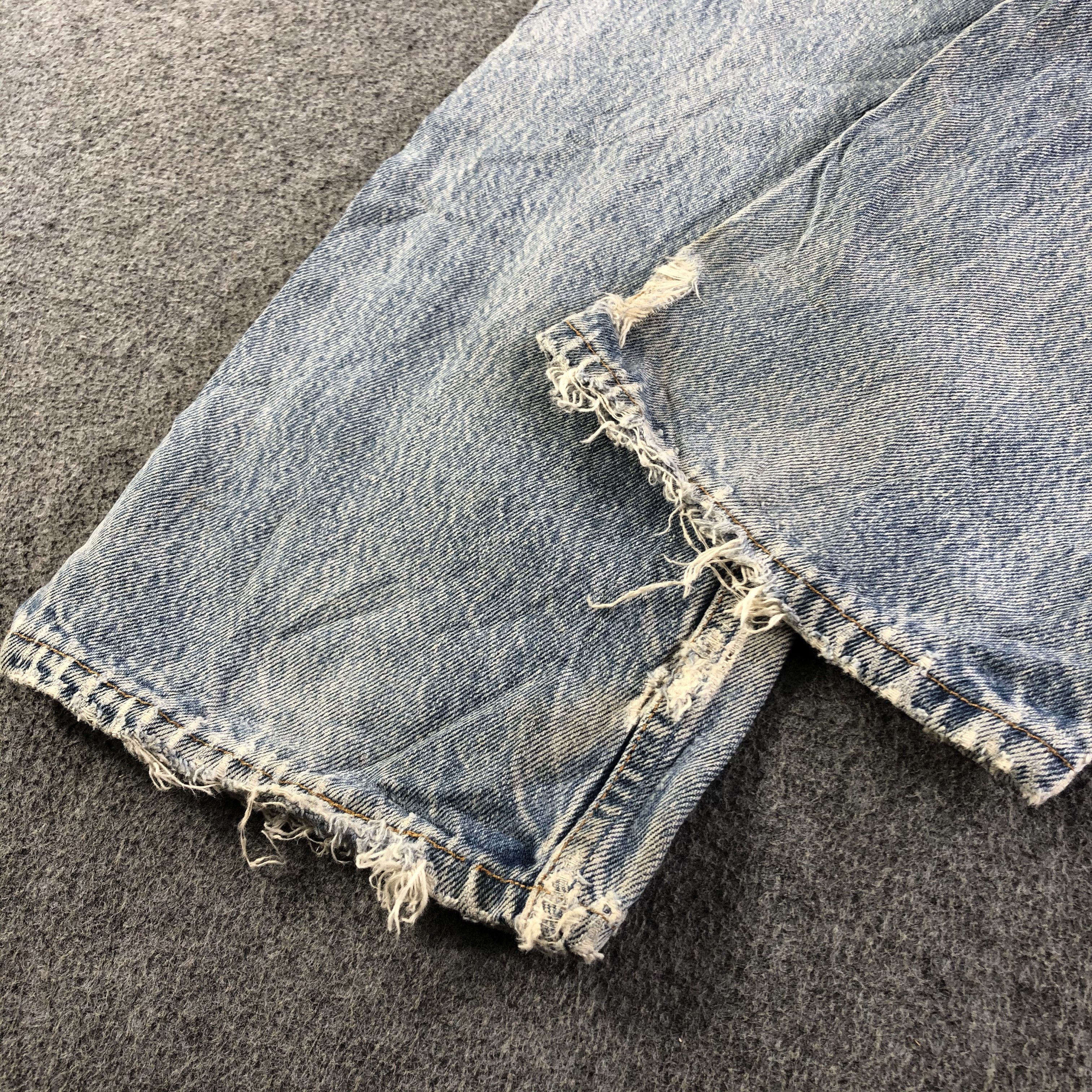 Levi's 90s Vintage Light Wash Levis 501 Jeans-J3875 Size US 31 - 6 Thumbnail
