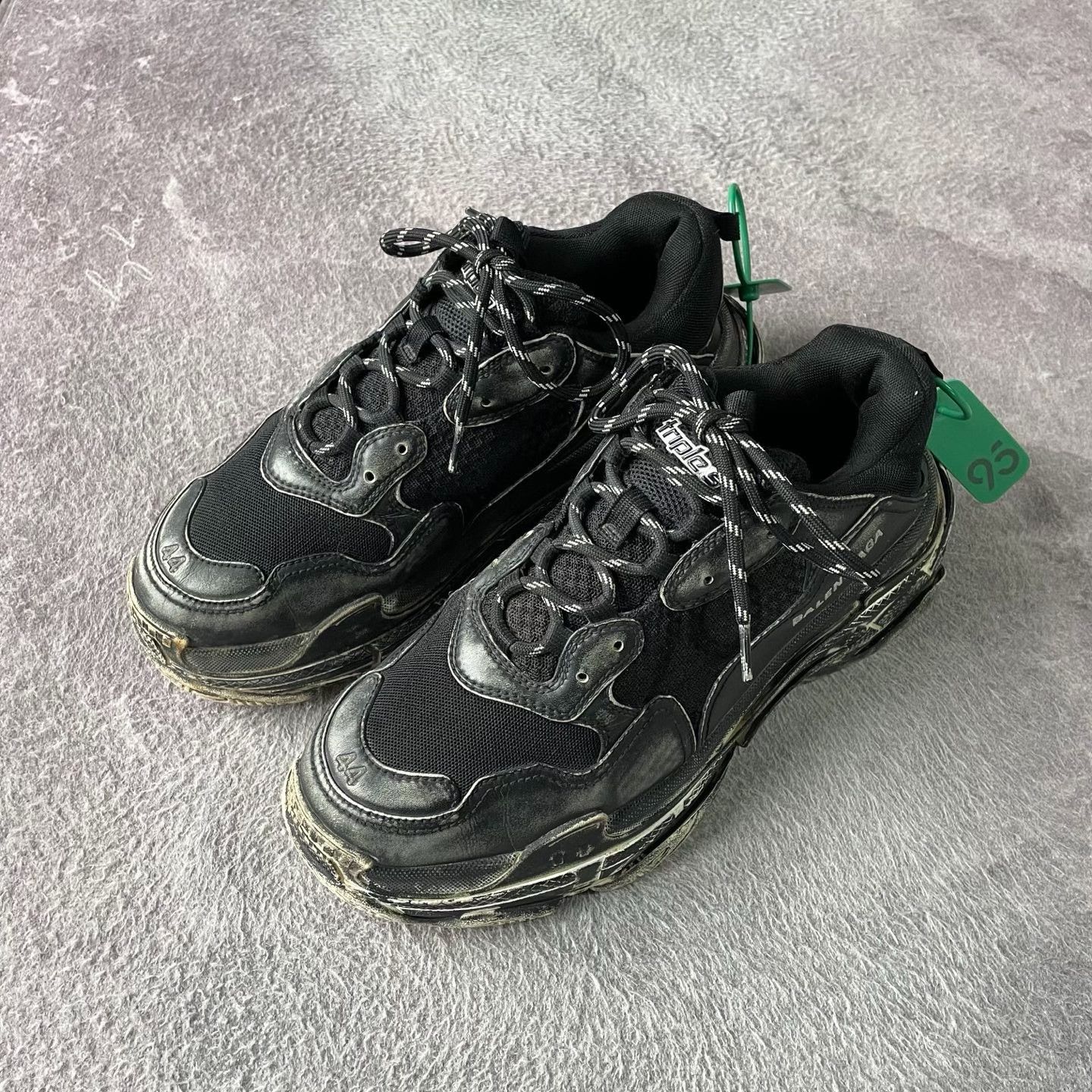 Balenciaga Balenciaga Gray Lowtop Sneakers S Men Size US 10 / EU 43 - 1 Thumbnail