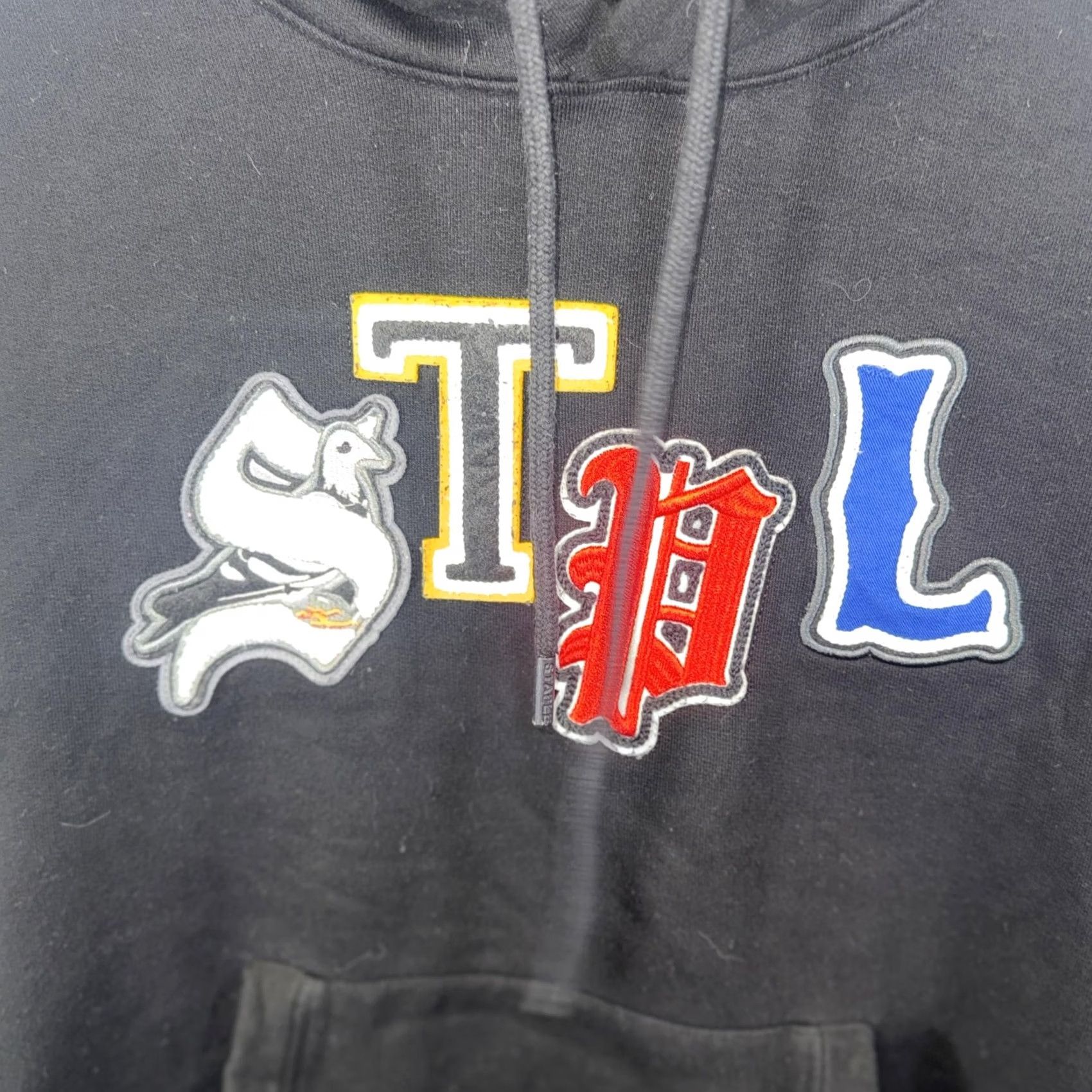 Vintage VINTAGE Staple Hoodie Mens L Black Chenille Patch Applique Stars Pullover Sweatshirt Size US L / EU 52-54 / 3 - 5 Thumbnail