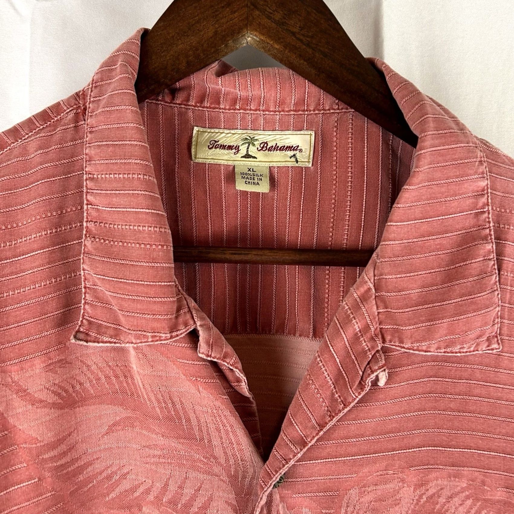 Tommy Bahama Tommy Bahama Shirt Mens XL Silk Pink Floral Print Hawaiian Beach Tropical 100% Silk Short Sleeve Button-Up Size US XL / EU 56 / 4 - 2 Thumbnail