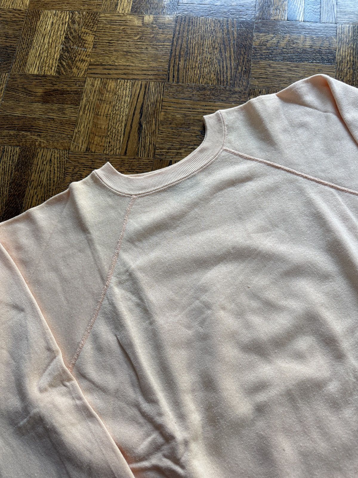 Vintage Vintage 80s Pink Blank Raglan Crewneck Sweatshirt Size US XL / EU 56 / 4 - 4 Thumbnail