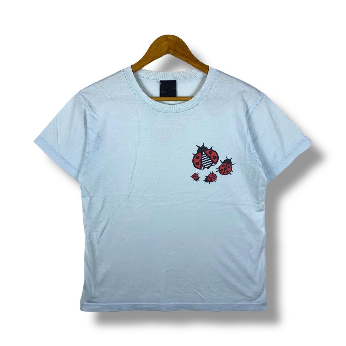 Beams Plus × Japanese Brand BEAMS PLUS Lady Bugs Flying High Graphic Tee Shirt Size US L / EU 52-54 / 3 - 1 Thumbnail