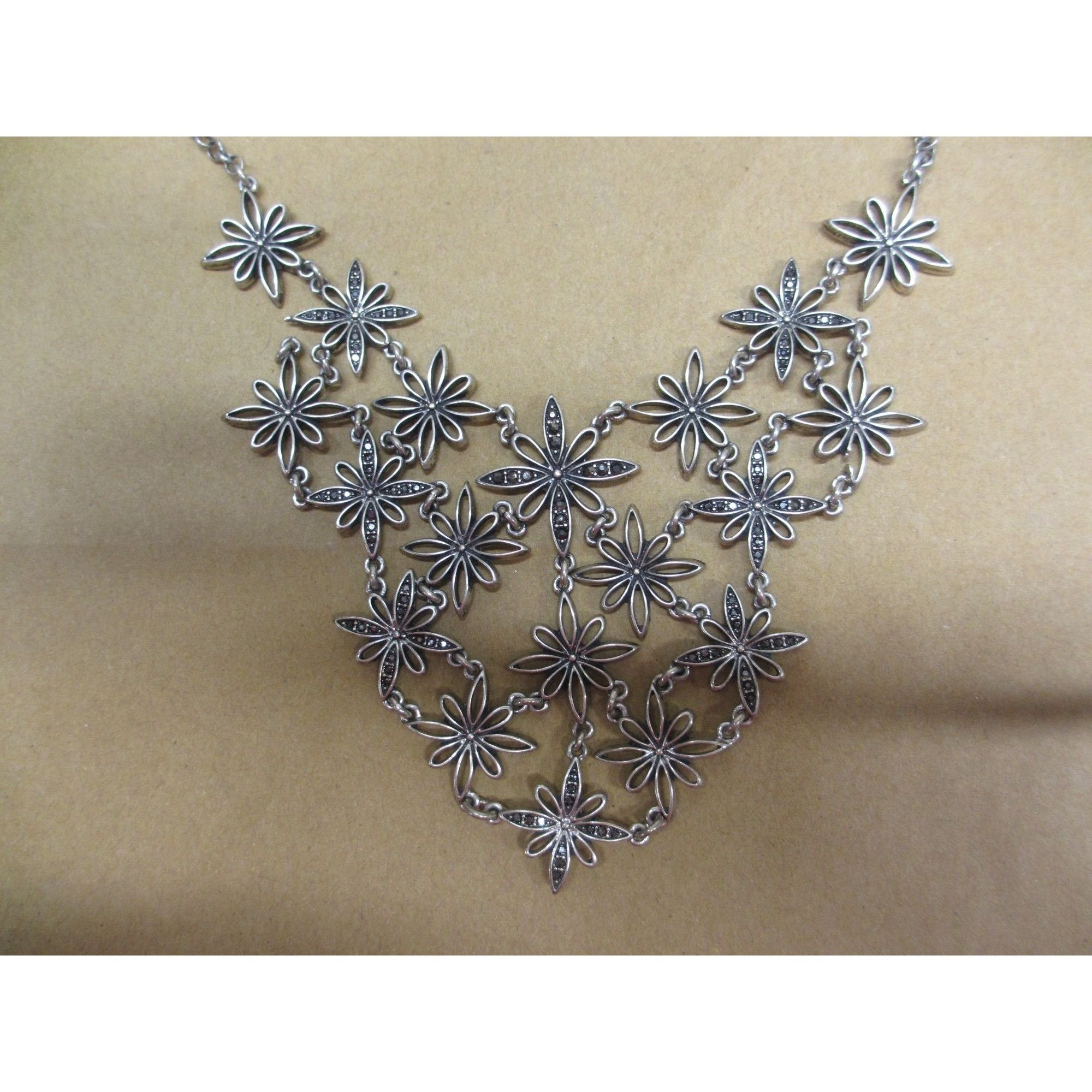 Other FLORAL VNECK STYLE NECKLACE WITH FOUR LEAF CLOVER CLOSURE AD Size ONE SIZE - 1 Thumbnail