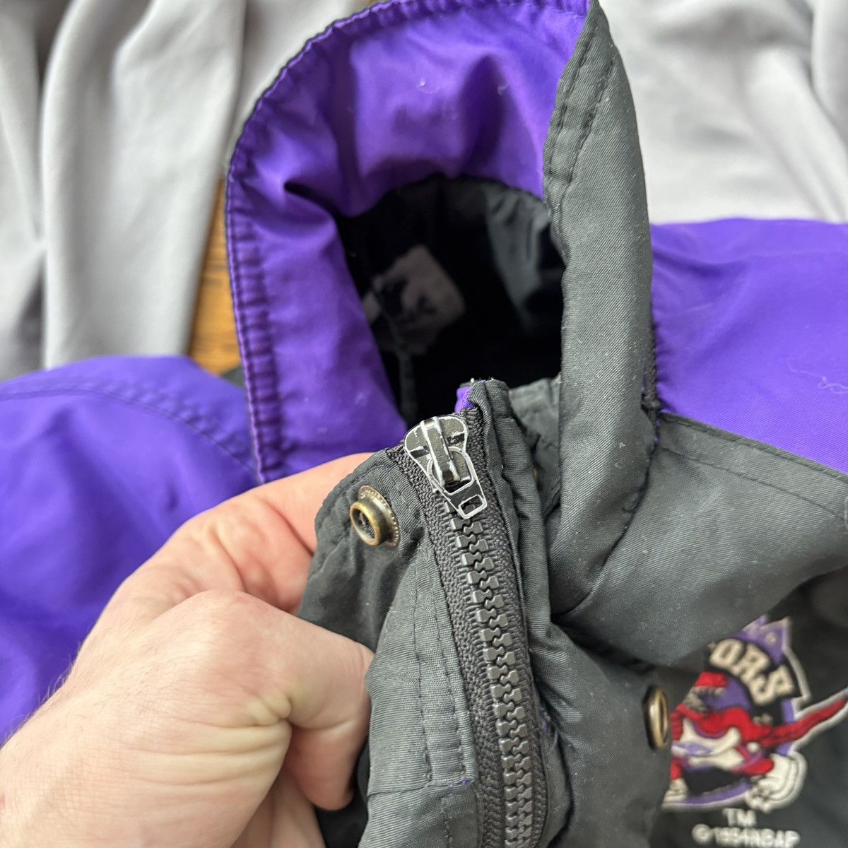 NBA 1994 Toronto Raptors Puffer Jacket Vintage NBA Raven Coat Size US XL / EU 56 / 4 - 11 Thumbnail