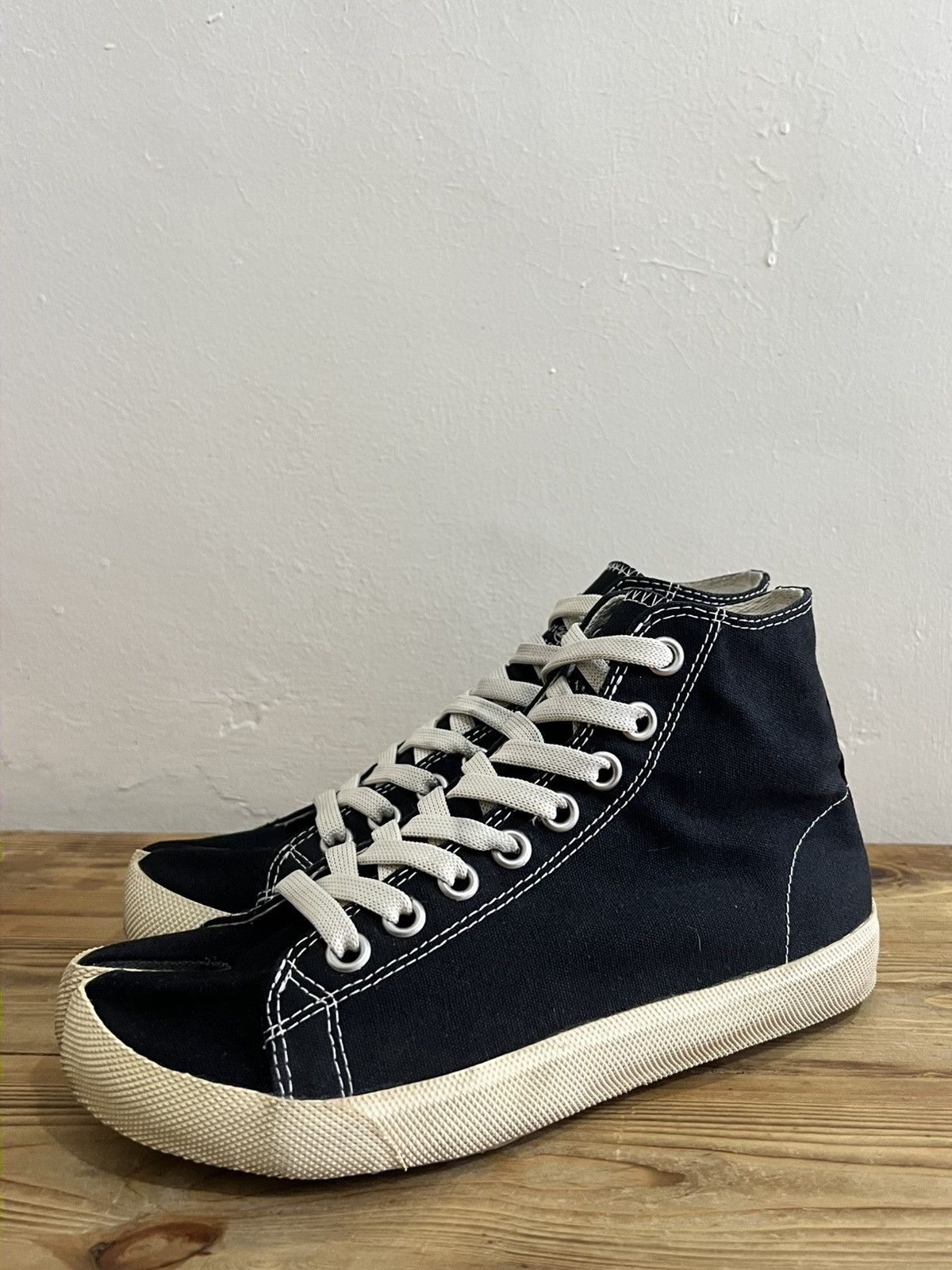 Maison Margiela Maison Margiela Canvas Tabi Hightop Sneakers Size US 7 / IT 37 - 13 Thumbnail