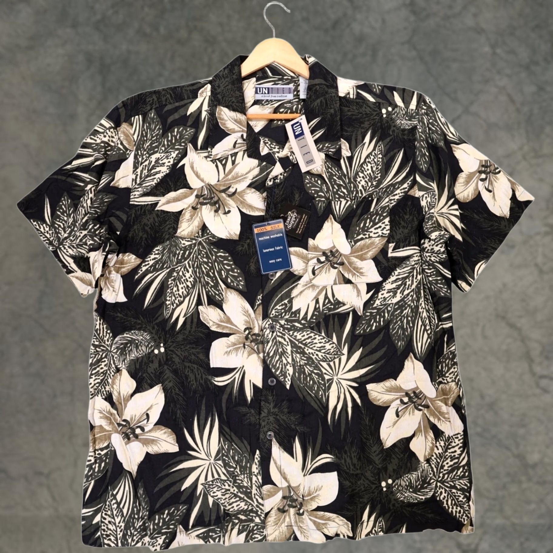 Vintage VINTAGE Untied Floral Silk Hawaiian Camp Shirt Mens XL Black 90s Size US XL / EU 56 / 4 - 1 Thumbnail