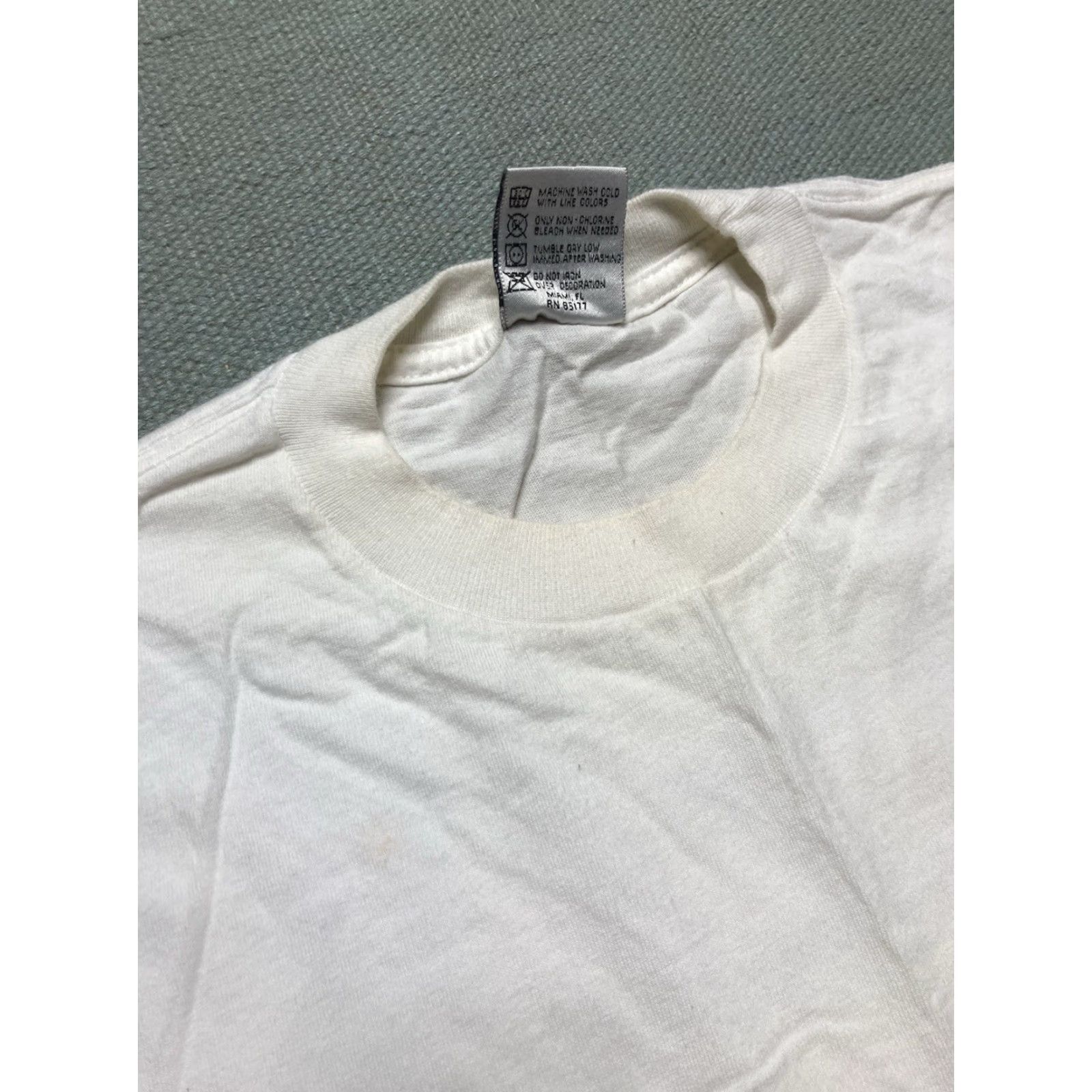 Vintage VINTAGE 90s Unbranded T-Shirt Mens Graphic 90s White XL Large Brazen dark tanning carrot oil skincare Size US L / EU 52-54 / 3 - 7 Thumbnail