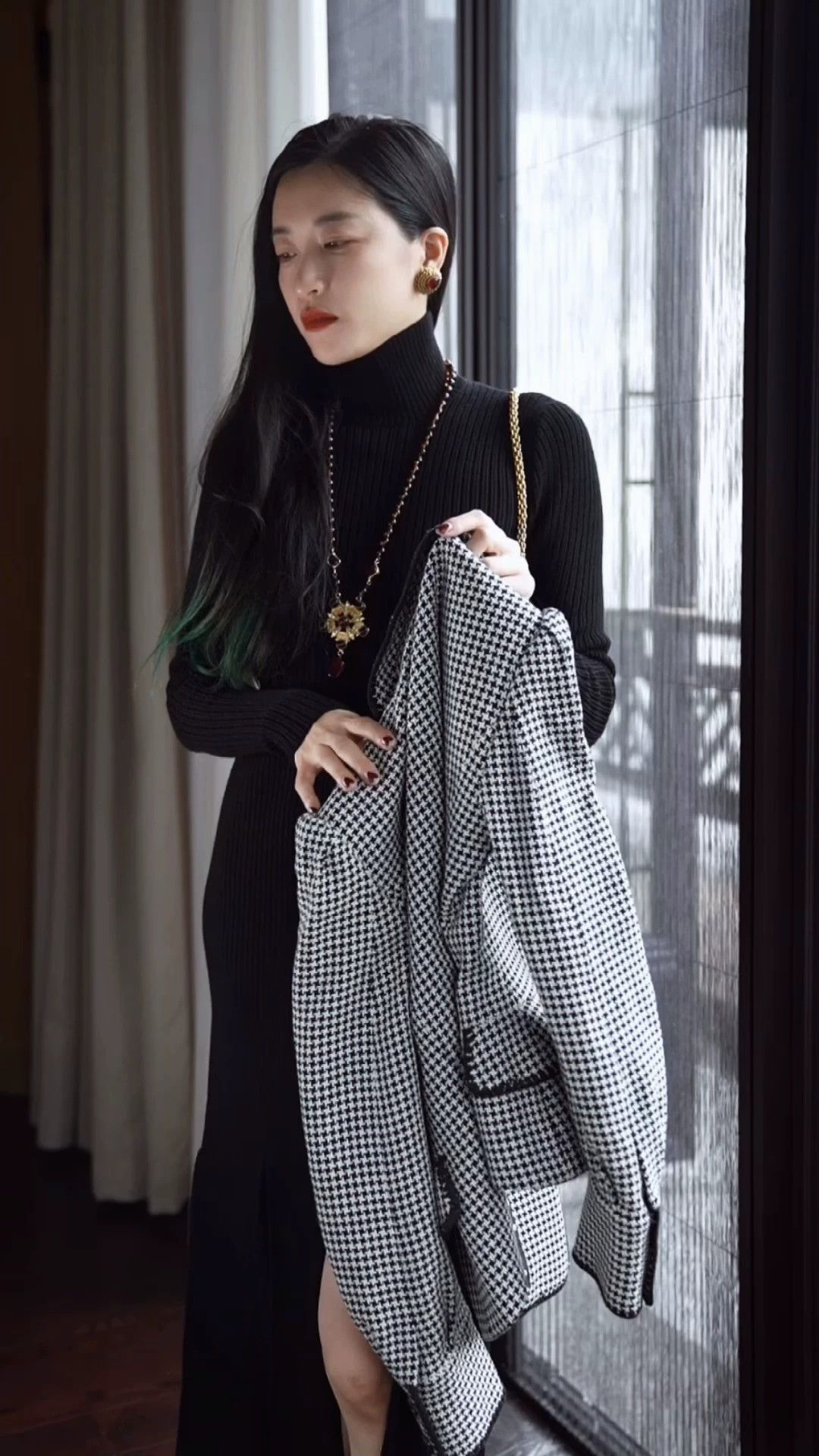 Yves Saint Laurent YSL Vintage Tom Ford Black White Houndstooth Blazer F38 Size XS / US 0-2 / IT 36-38 - 1 Thumbnail
