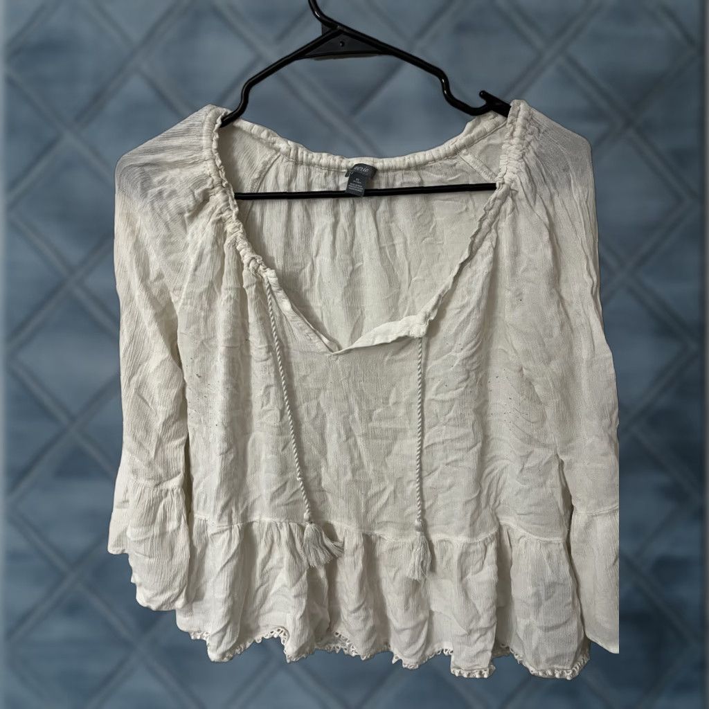 Vintage VINTAGE Aerie Blouse Shirt XS White Embroidered Chiffon Detail Cottagecore Top Women XS White Embroidered Cottagecore Shirt Womens Size XS / US 0-2 / IT 36-38 - 1 Thumbnail