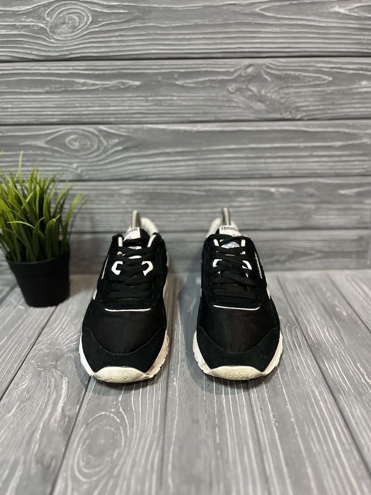 Reebok Men's original Reebok sneakers 😻 Size US 9.5 / EU 42-43 - 2 Thumbnail