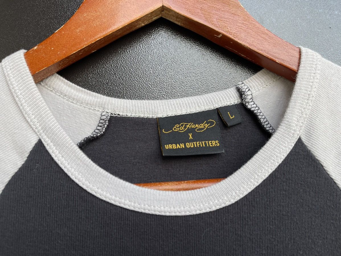 Ed Hardy Ed Hardy UO Exclusive Grey & Black Raglan Baby T-Shirt Size L / US 10 / IT 46 - 5 Thumbnail