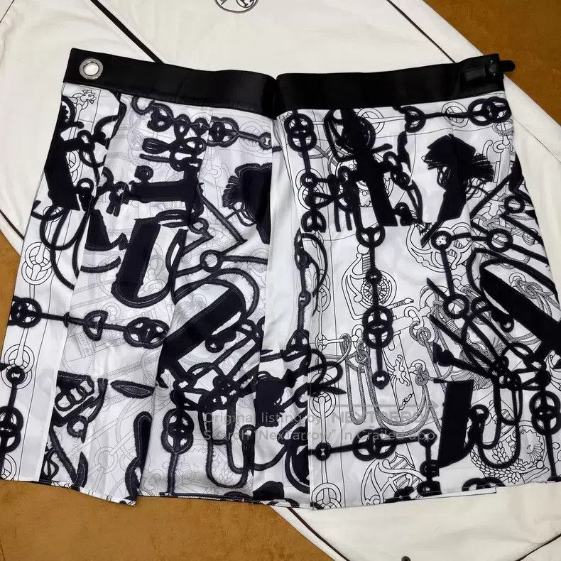 Hermes Hermes Black and White Sheepskin Silk Jacquard Skirt Size 42" / US 20 - 4 Thumbnail