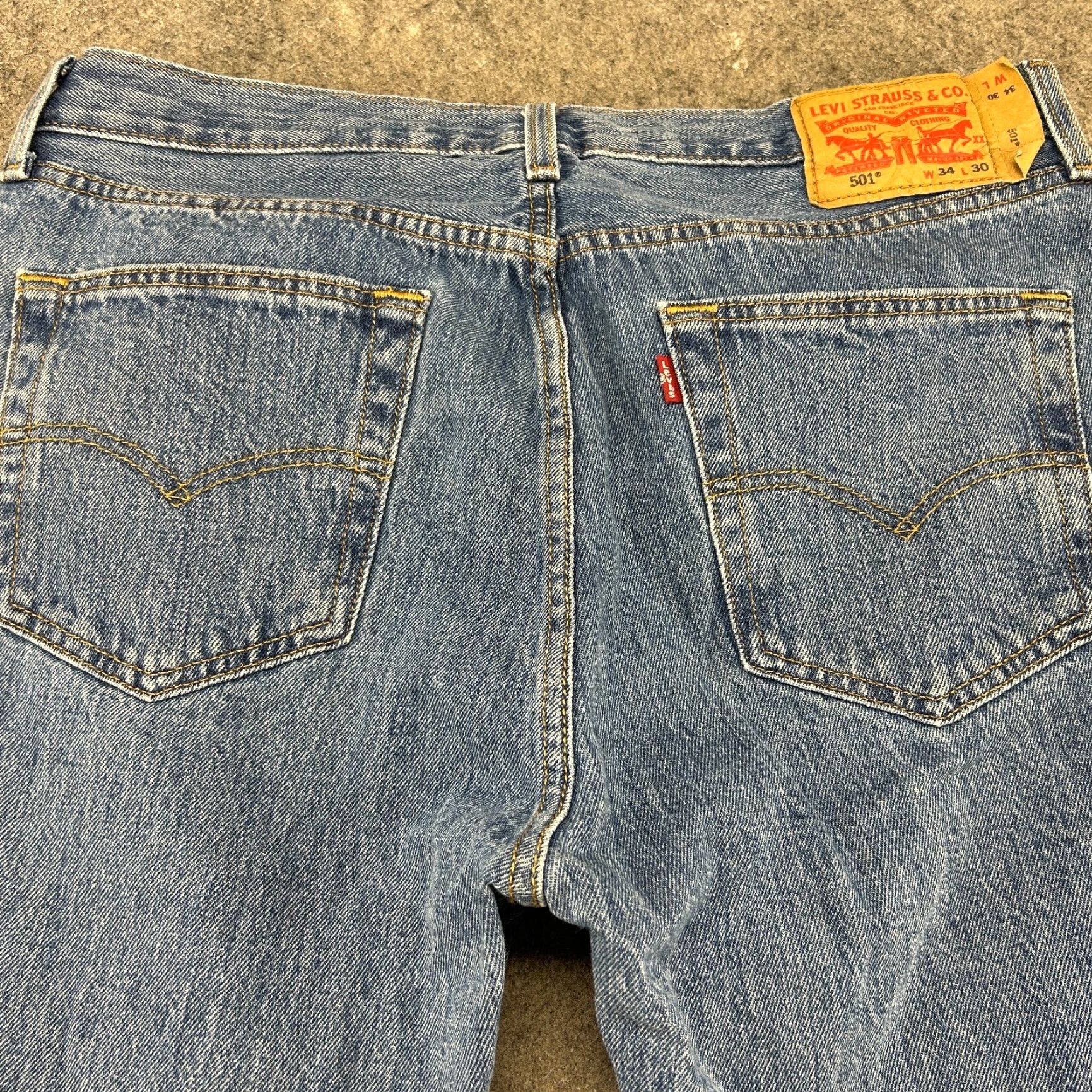 Levi's VINTAGE Levi's 501 Jeans Mens 34x30 Blue Straight Regular Fit Medium Wash Button Fly Denim Distressed 500 Series Mens Size US 34 / EU 50 - 6 Thumbnail