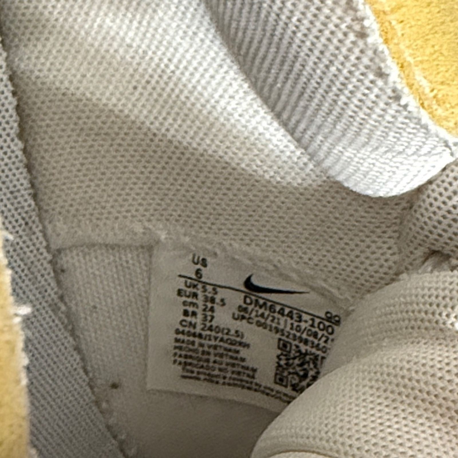 Nike Nike Blazer Low x Sacai White Patent Leather Sneakers Size US 6 / EU 39 - 7 Thumbnail