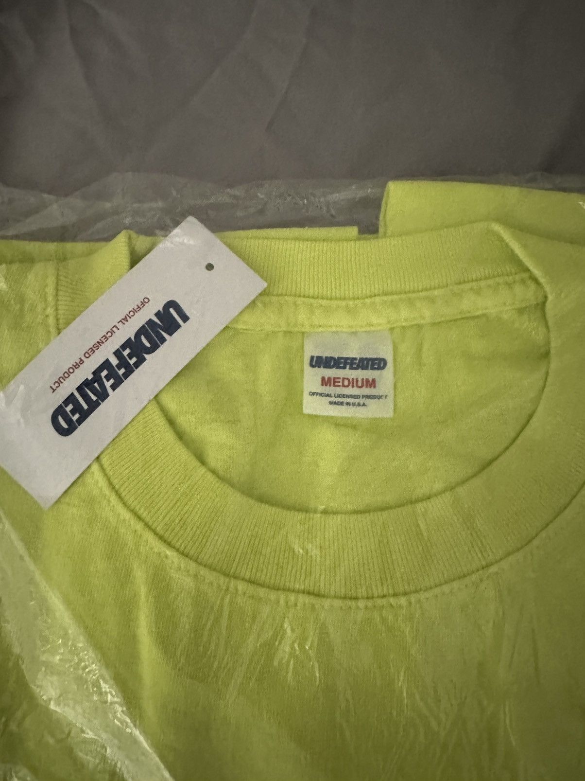 Undefeated UNDEFEATED Logo TEE Neon/Volt SIZE MEDIUM S/S - Brand New Size US M / EU 48-50 / 2 - 3 Thumbnail