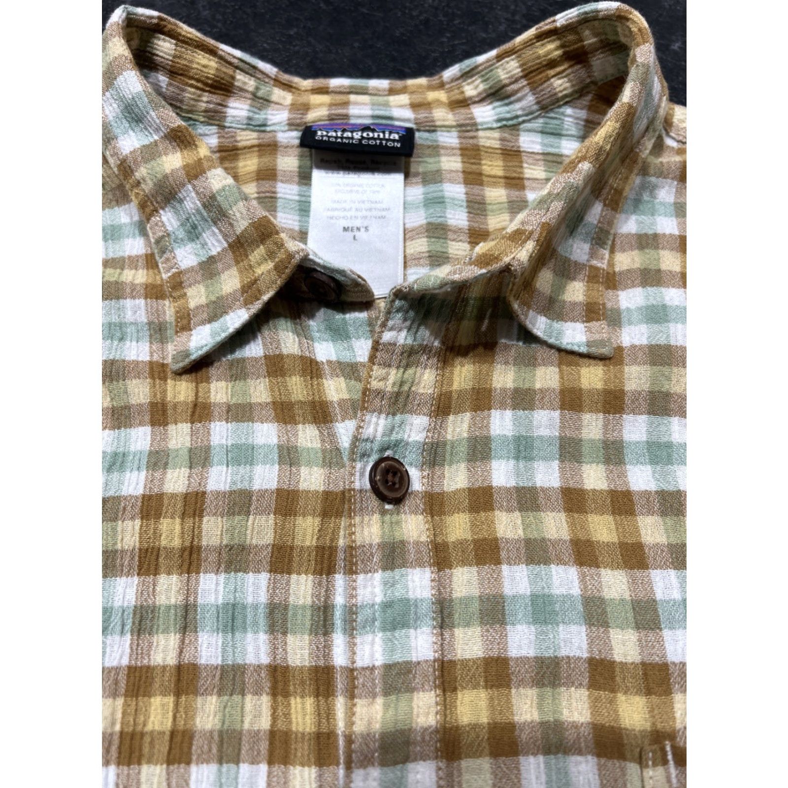 Patagonia Patagonia Brand Men’s Large L Organic Cotton Short Sleeve Button Up Beige Gold Green Size US 33 - 6 Thumbnail