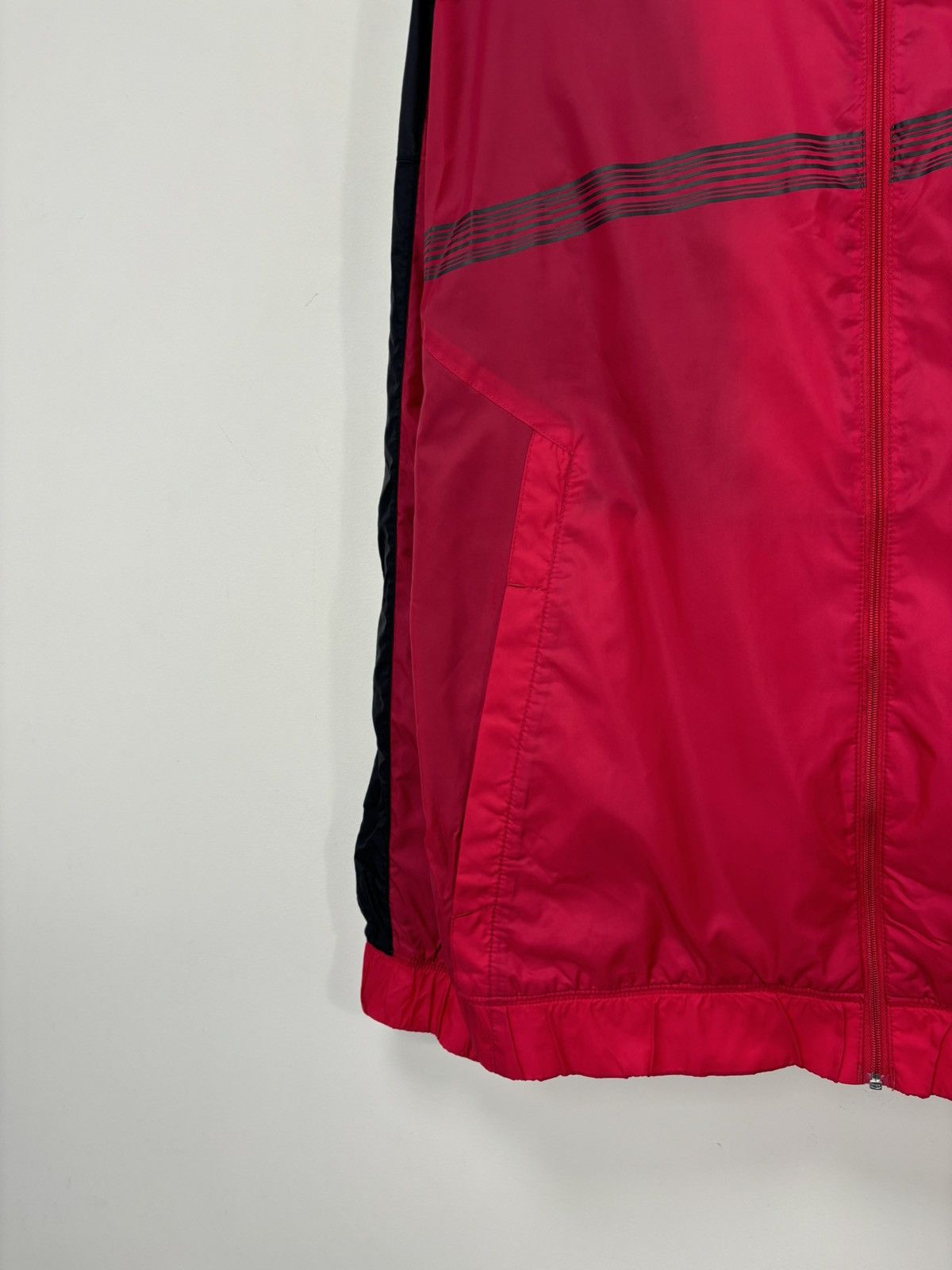 Nike Vintage Nike Y2K Retro Burgundy Full Zip Nylon Track Jacket Size US L / EU 52-54 / 3 - 7 Thumbnail