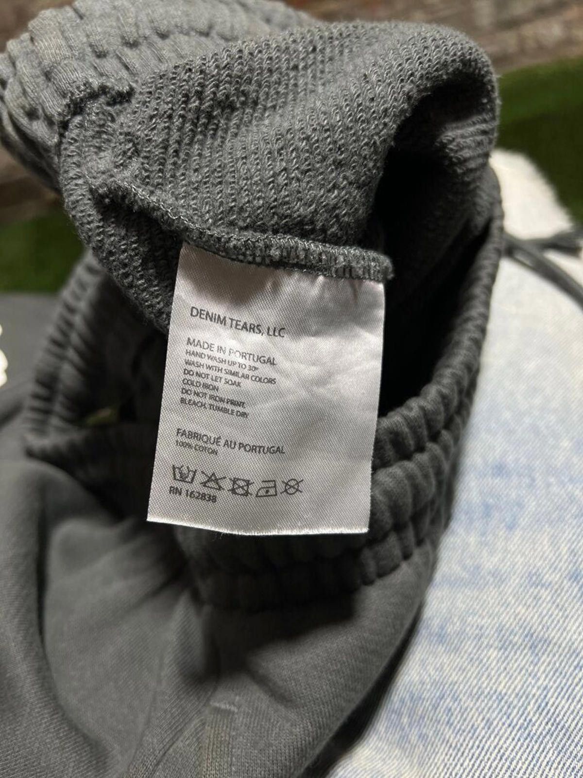 DENIM TEARS Denim Tears Rhinestone Cotton Wreath Sweatpants Grey Sz. M Size US 32 / EU 48 - 4 Thumbnail