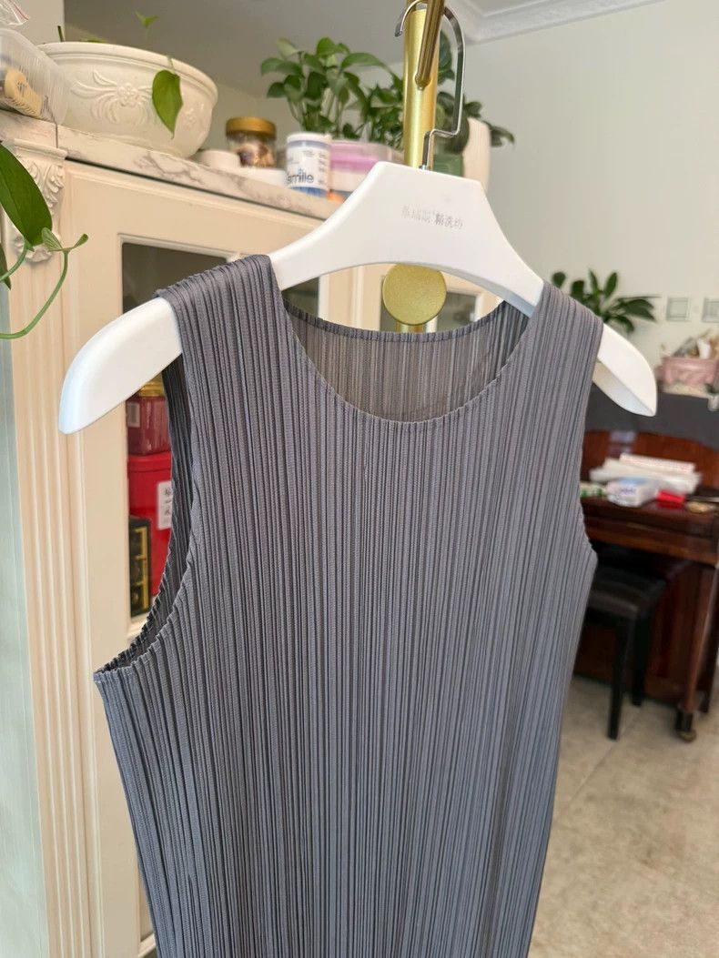 Other Issey Miyake size:2 Dark grey pleated sleeveless dress Size XS / US 0-2 / IT 36-38 - 2 Thumbnail