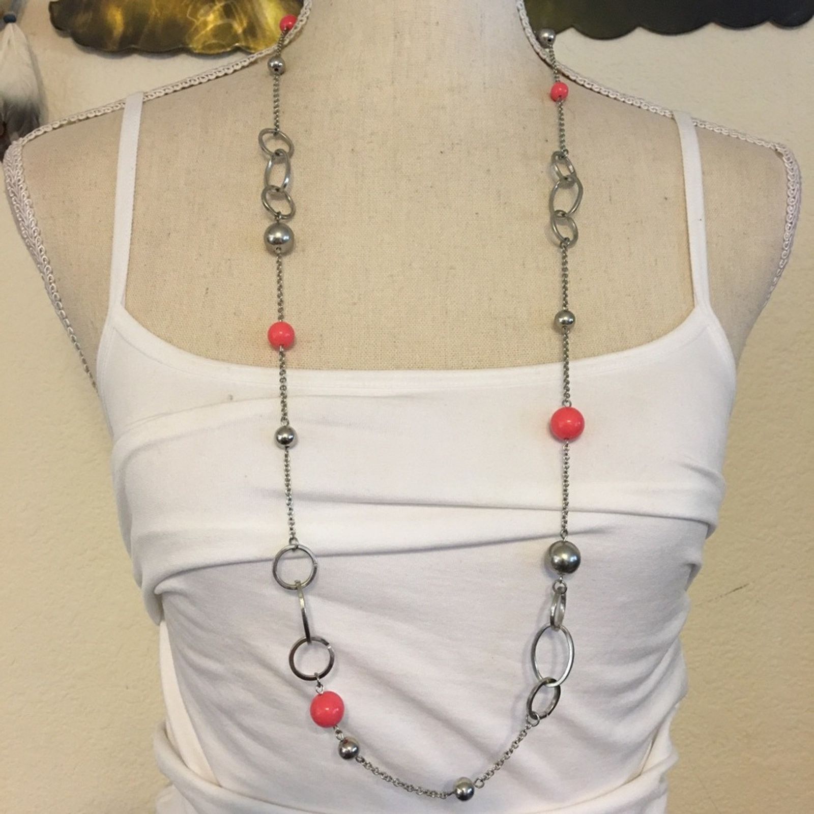 Vintage Vintage long silver tone chain pink pearl necklace Size ONE SIZE - 1 Thumbnail