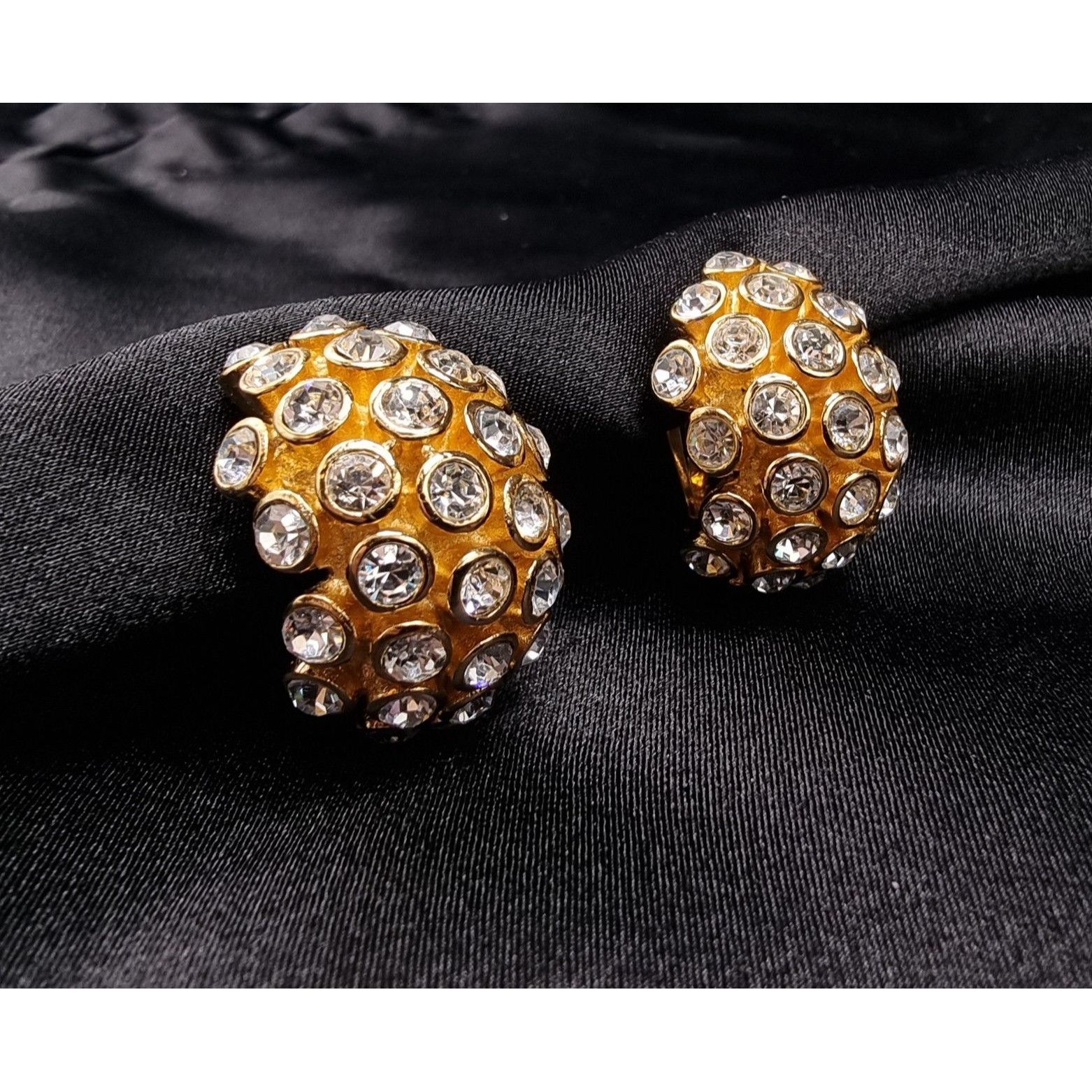 Vintage Rare Find Vintage CHRISTIAN DIOR 1990s Gold-Tone Clip-On Ear Size ONE SIZE - 6 Thumbnail