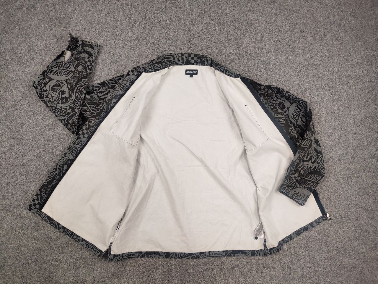 Santa Cruz Skateboards Santa Cruz El Jefe All-Over Pattern Long Sleeve Zip Jacket Size US L / EU 52-54 / 3 - 14 Thumbnail