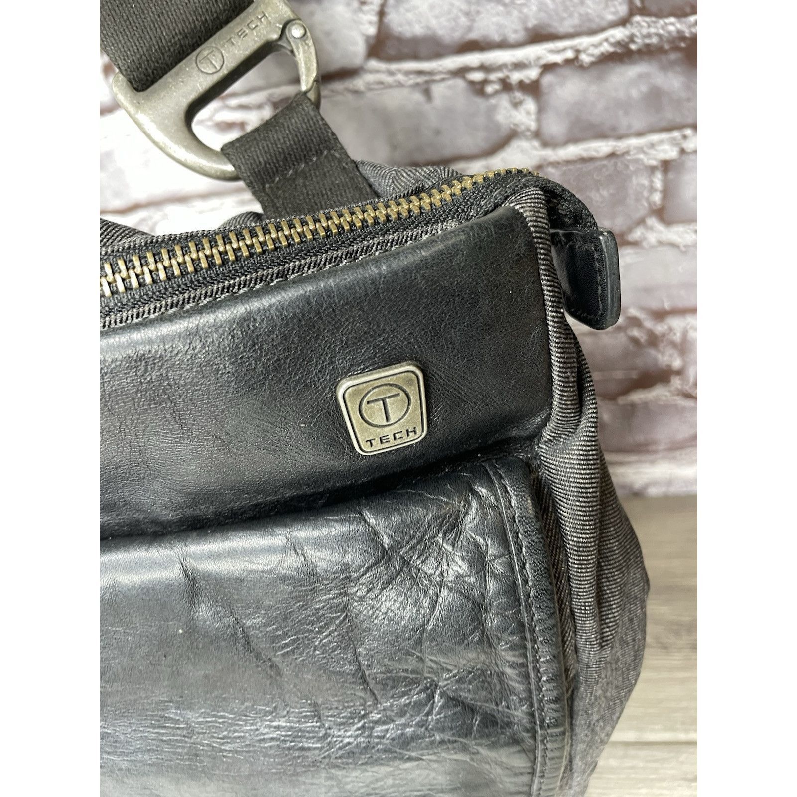 Tumi TUMI T Tech Black Leather Accents Men Messenger Bag Crossbod Size ONE SIZE - 5 Thumbnail