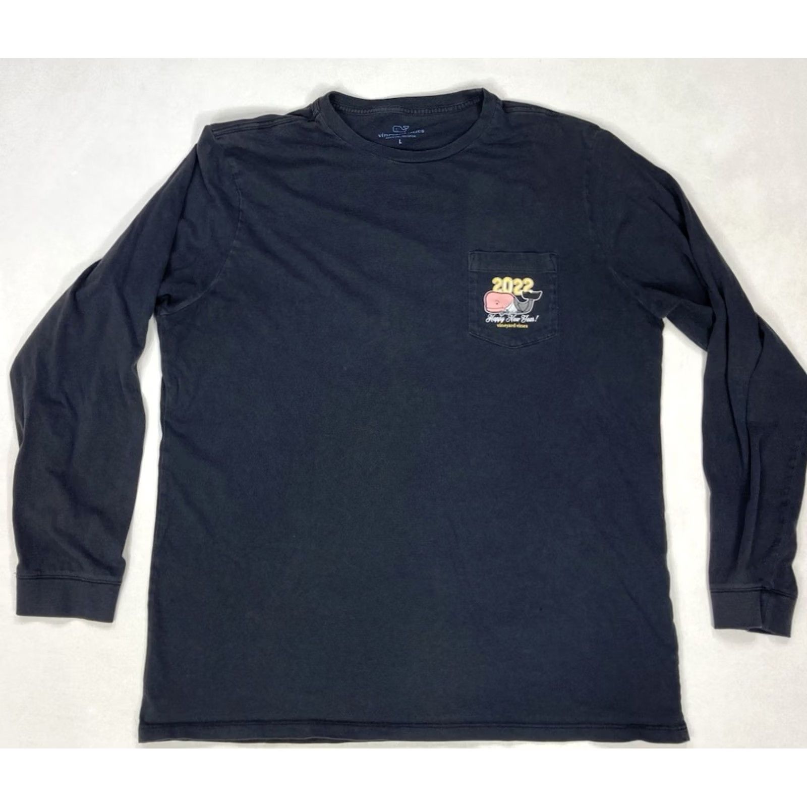 Vineyard Vines Vineyard Vines T-Shirt Men Large L Graphic Print Pocket Crew Neck Long Sleeve Color Black 2020s Happy New Year Size US L / EU 52-54 / 3 - 3 Thumbnail