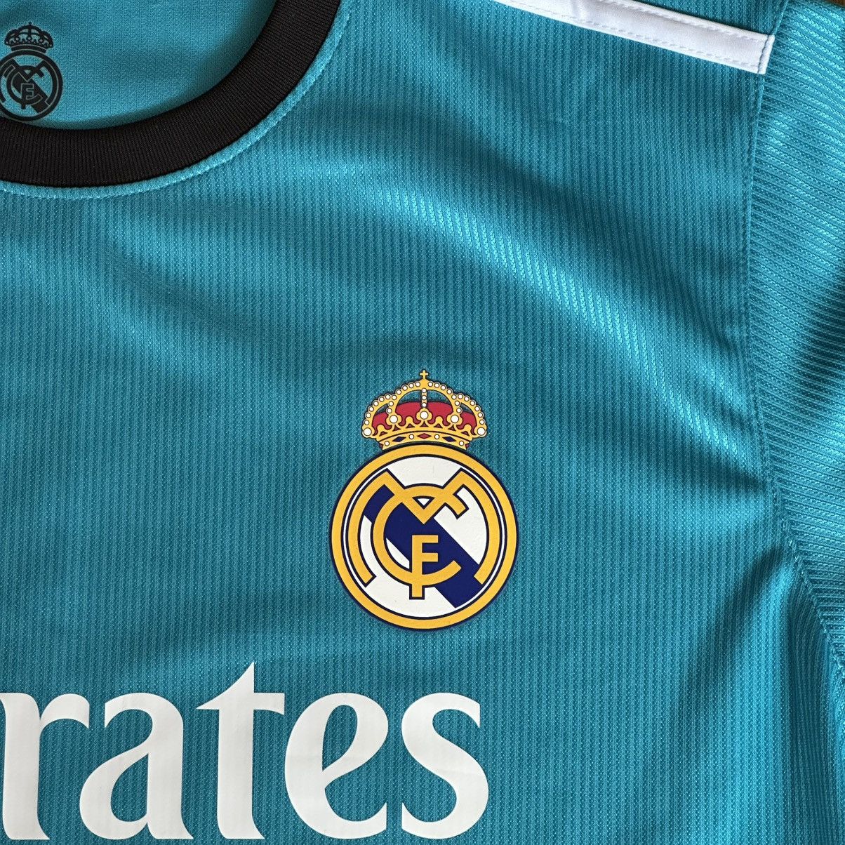 Other Real Madrid 9 Benzema Jersey Football Soccer Shirt Size US S / EU 44-46 / 1 - 3 Thumbnail