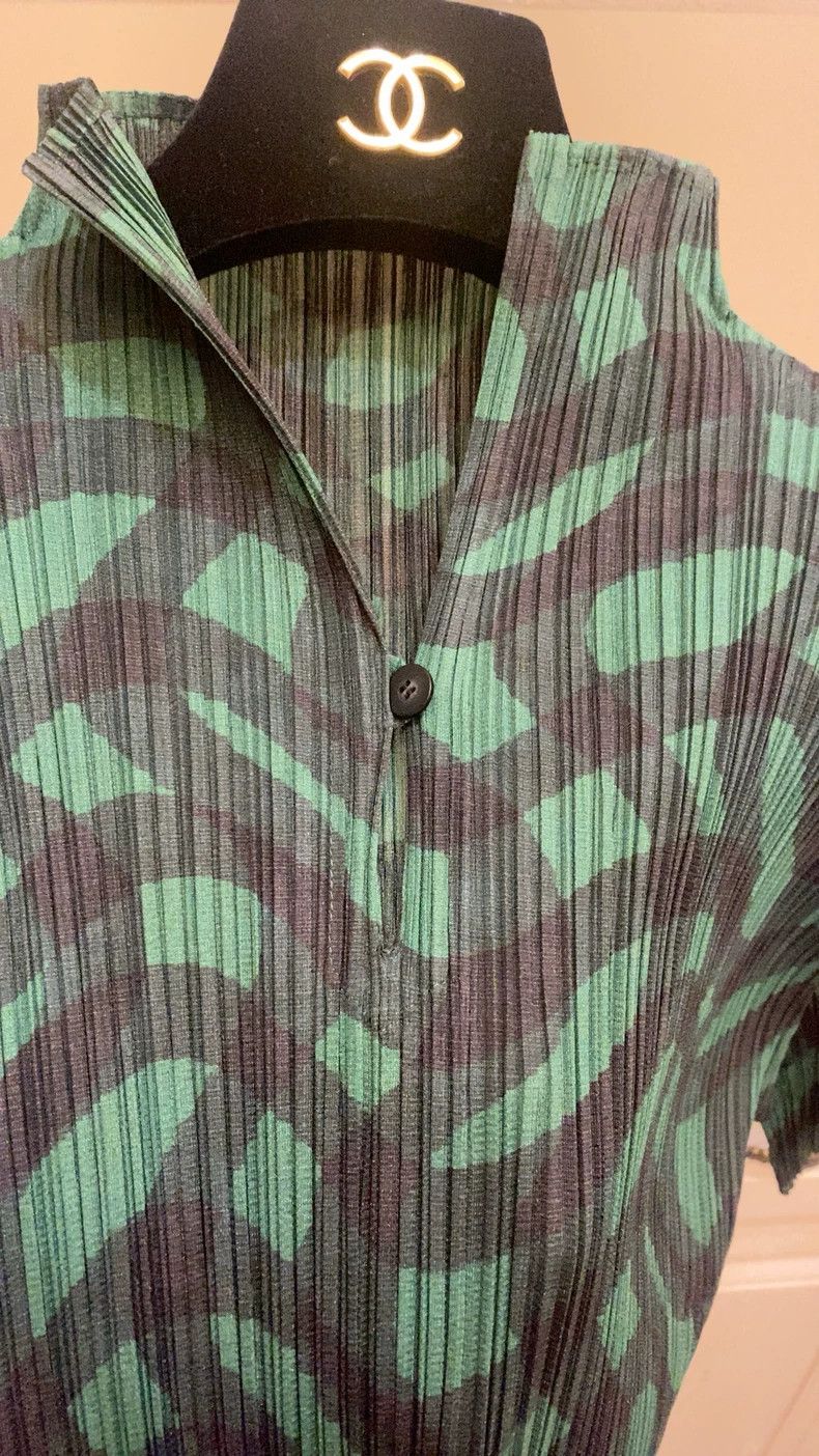 Issey Miyake Issey Miyake size:3 Green pleated short-sleeved shirt Size S / US 4 / IT 40 - 2 Thumbnail