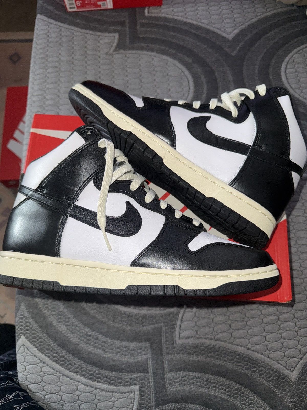 Nike W Nike Dunk HIGH vintage Panda Size US 9 / EU 42 - 1 Thumbnail