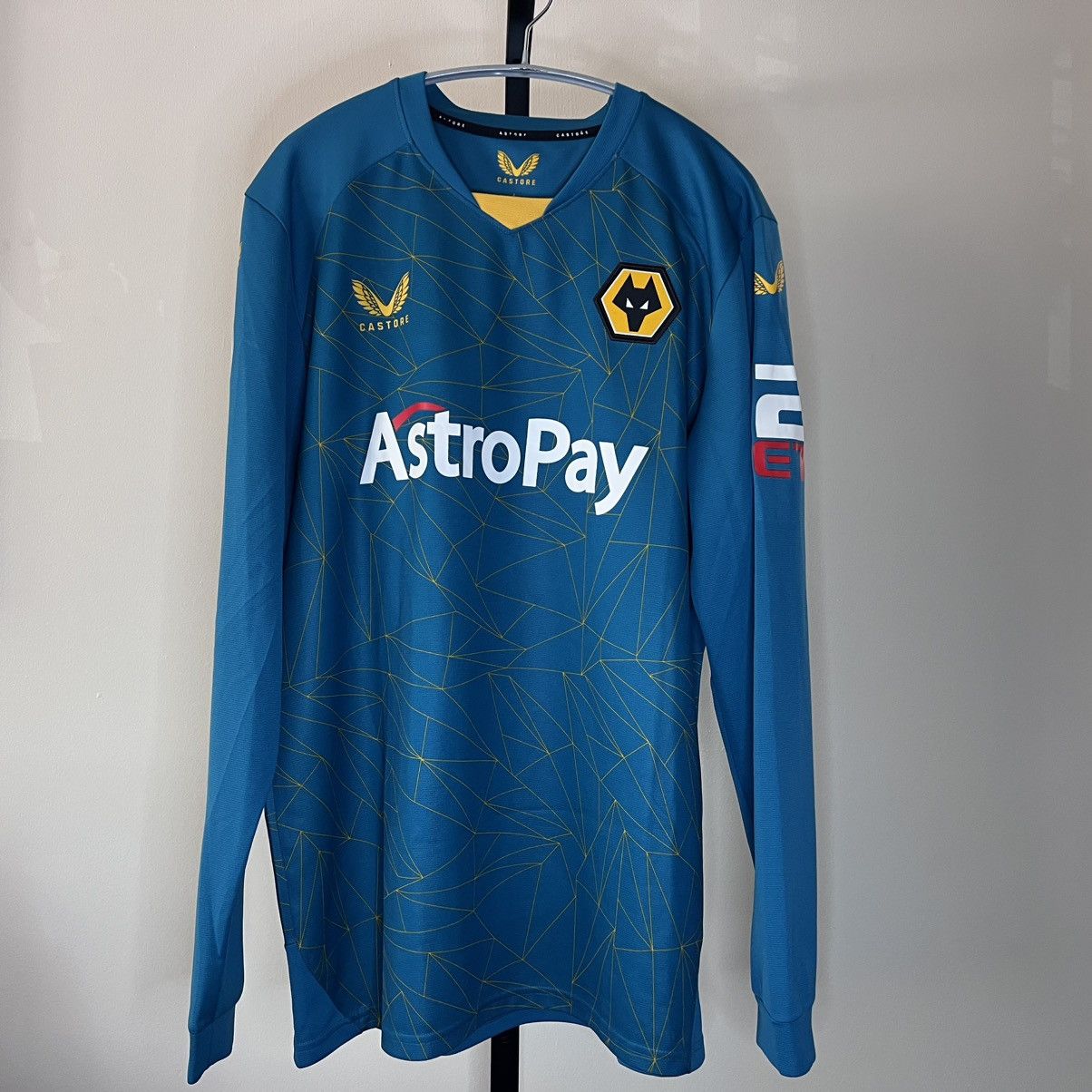 Castore CASTORE WOLVERHAMPTON WANDERERS JERSEY Size US L / EU 52-54 / 3 - 1 Thumbnail