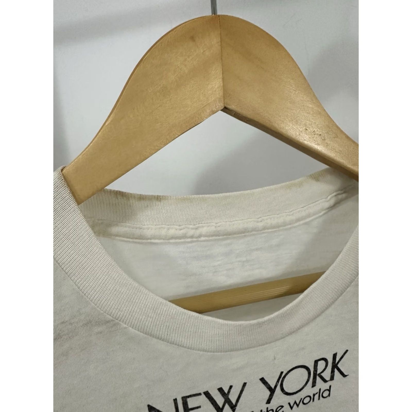 Vintage VINTAGE Art T-Shirt M White The New Yorker 80s New York View Of The World Paper Thin Burnout Worn Mens Size US M / EU 48-50 / 2 - 8 Thumbnail