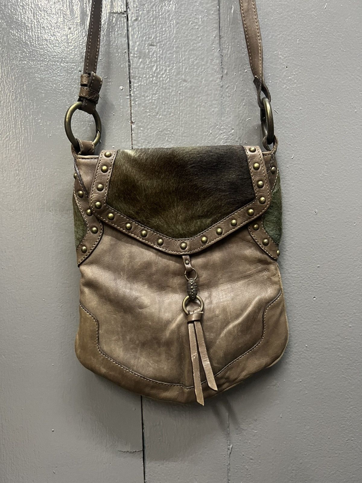 Genuine Leather Yurena by Estro Sling Bag Made in Italy Size ONE SIZE - 2 Thumbnail